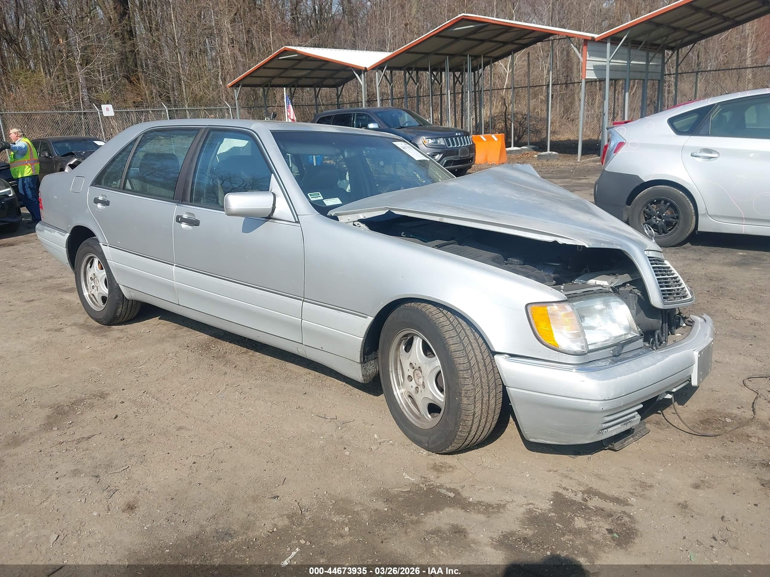 1999 Mercedes-Benz S 320/430/500, VIN WDBGA51G9XA431301 — Front end