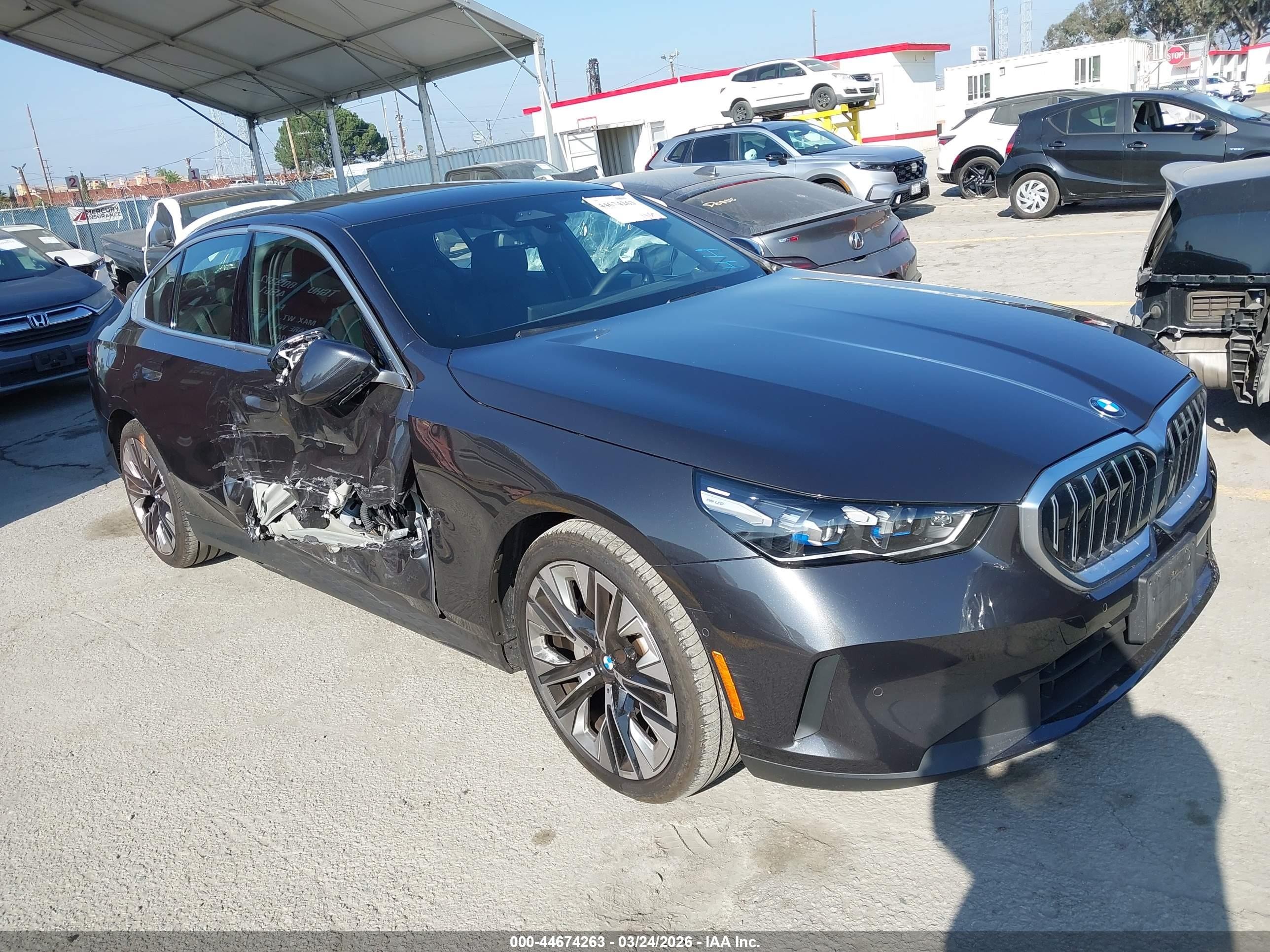 2024 BMW 5 Series 530i, VIN WBA43FJ0XRCR87855 — Бок