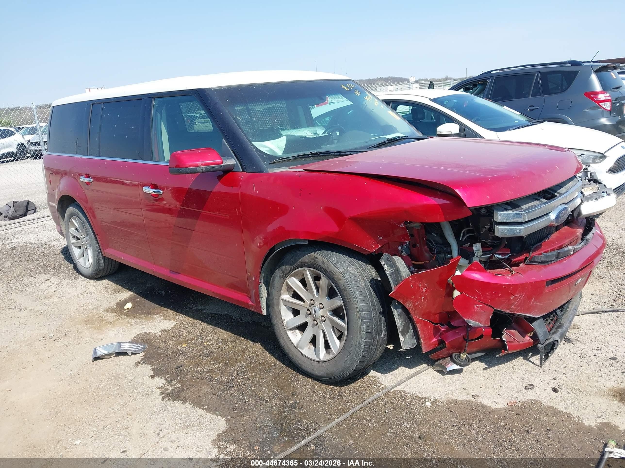 2010 Ford Flex SEL, VIN 2FMGK5CC8ABB10236 — Перед