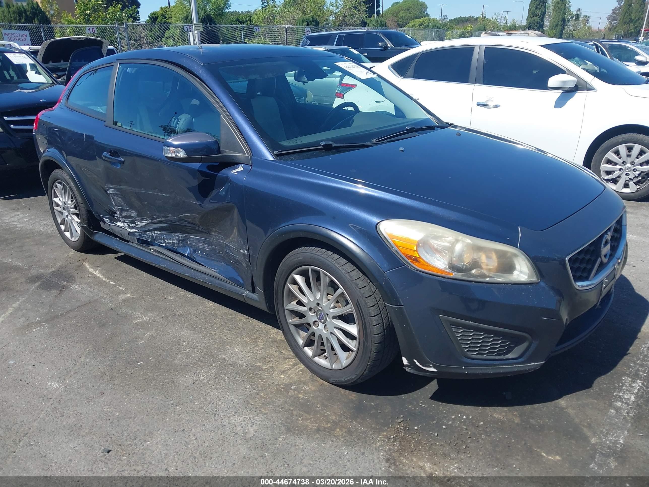 2012 Volvo C30, VIN YV1672MK2C2269083 — Side