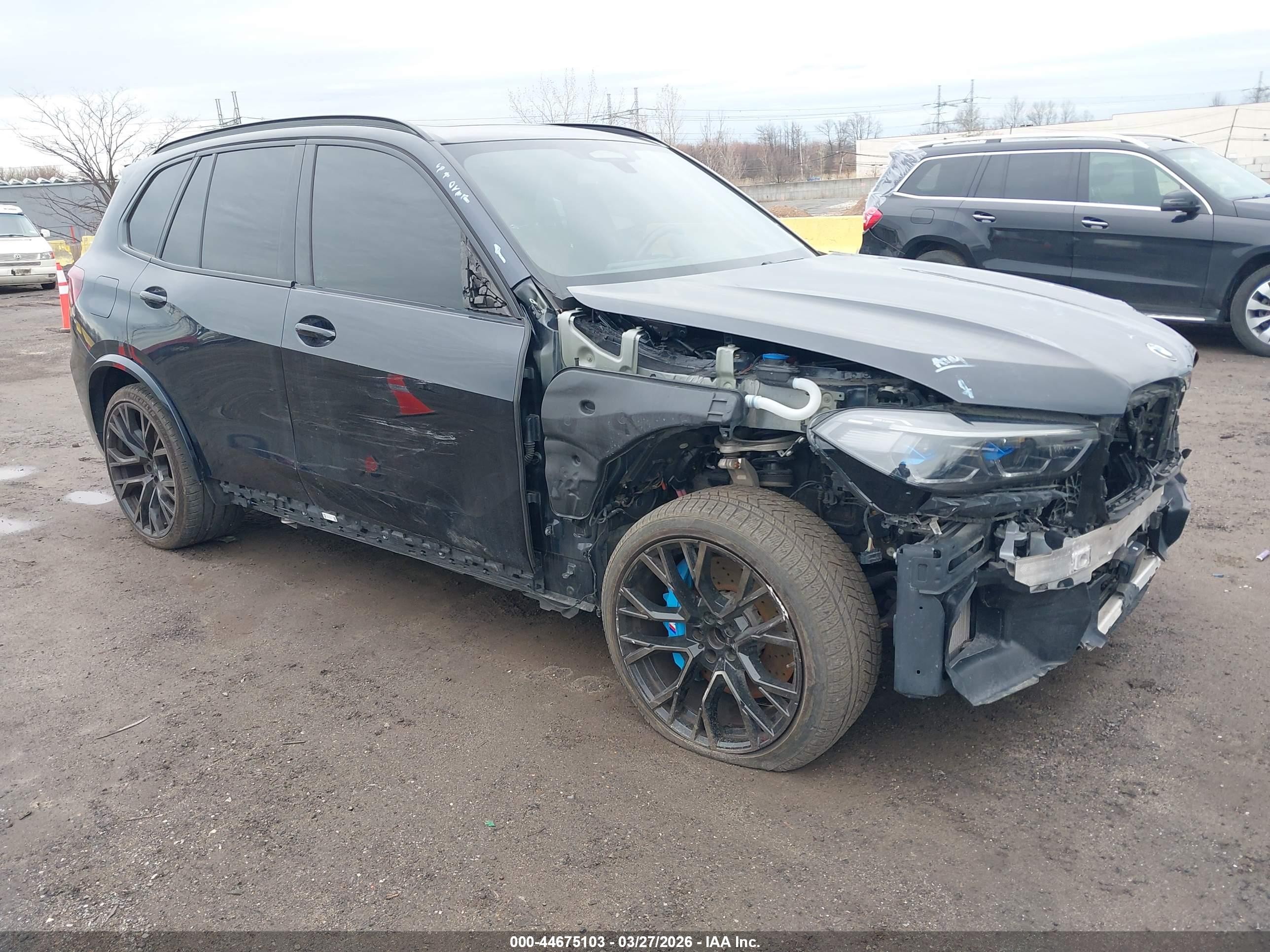 2022 BMW X5 M, VIN 5YMJU0C01N9J62542 — Front end
