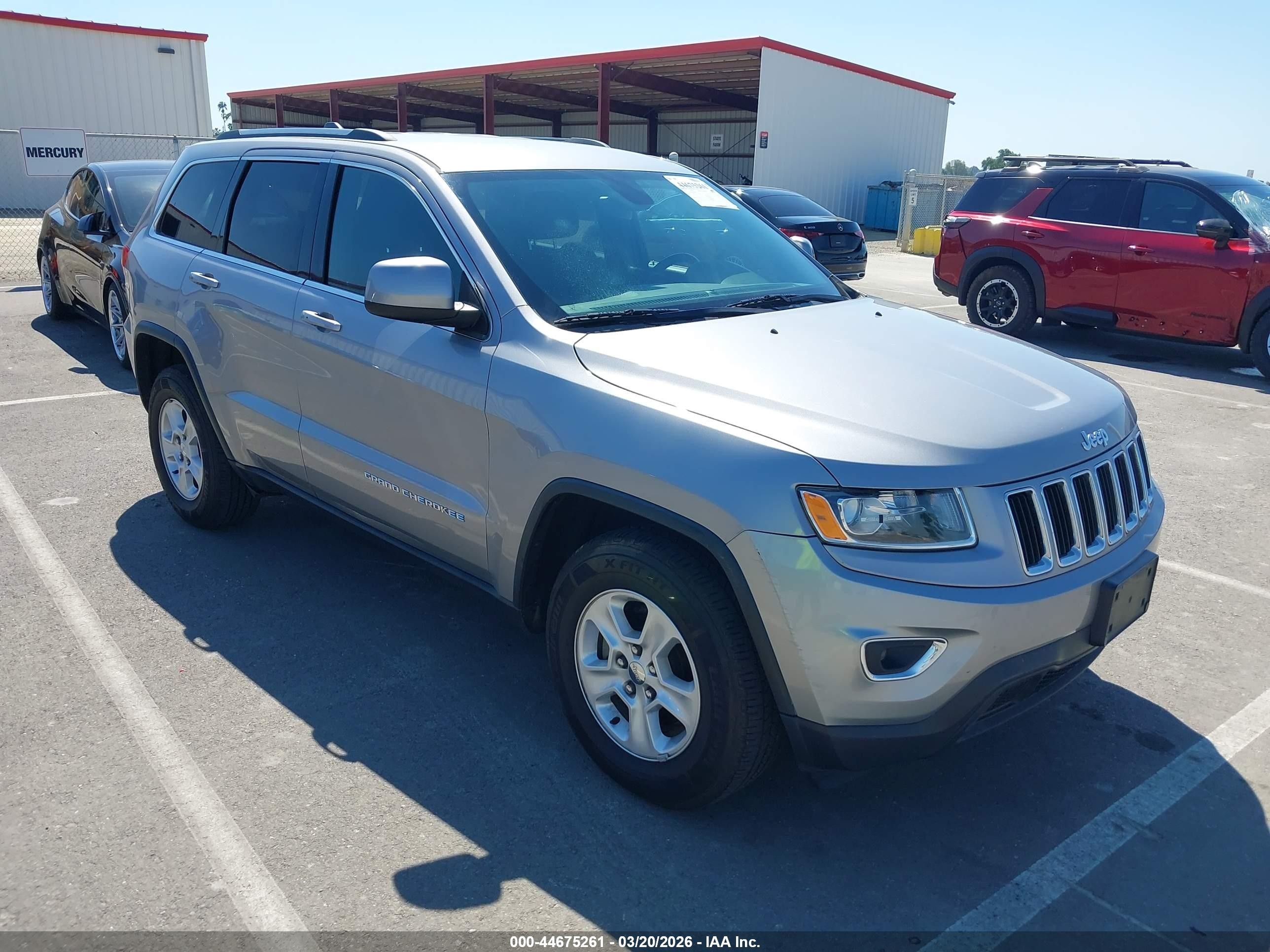 2015 Jeep Grand Cherokee Altitude, VIN 1C4RJFAG7FC956697 — Перед