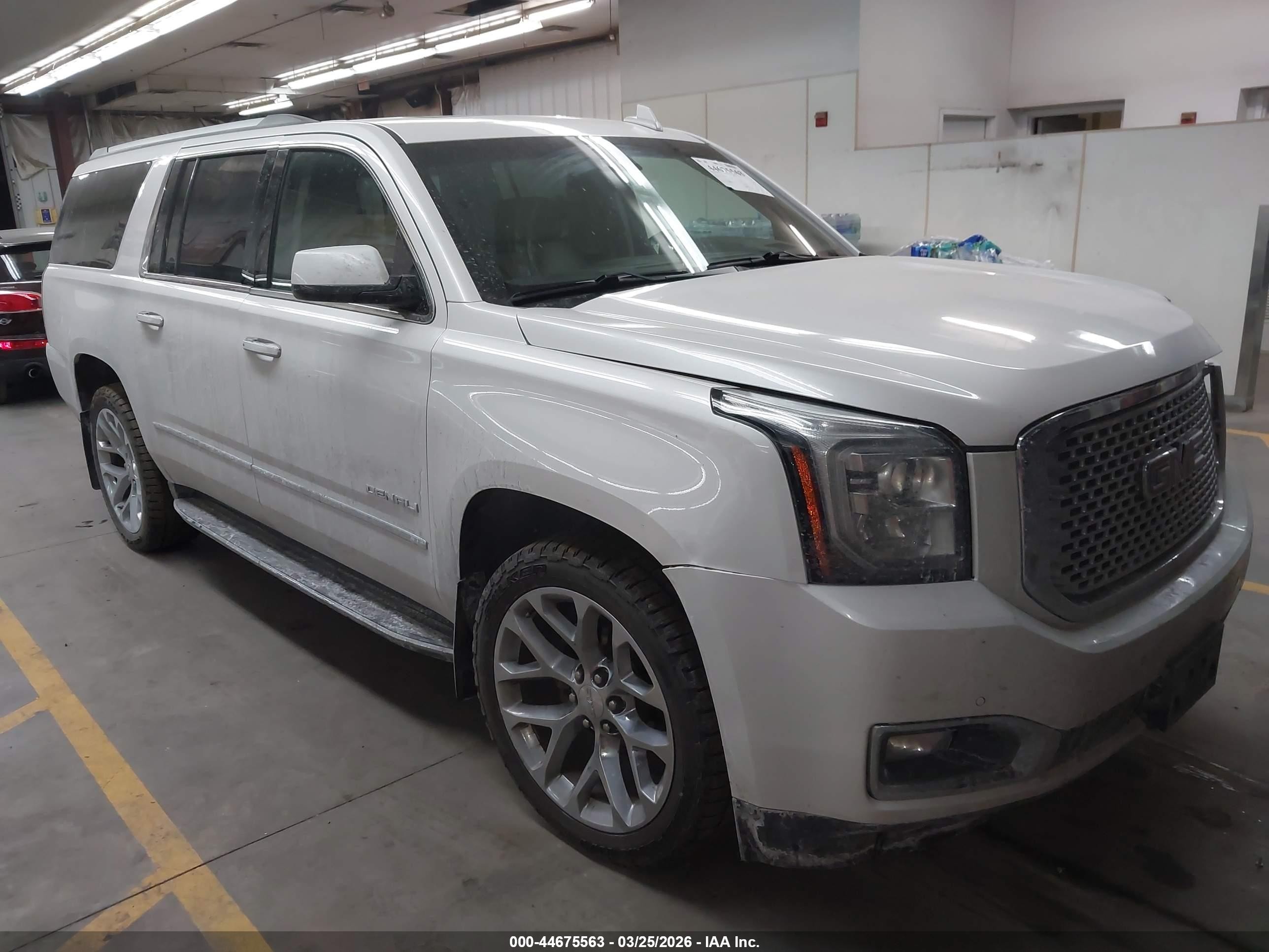 2017 GMC Yukon XL Denali, VIN 1GKS2HKJ3HR263439 — Front end