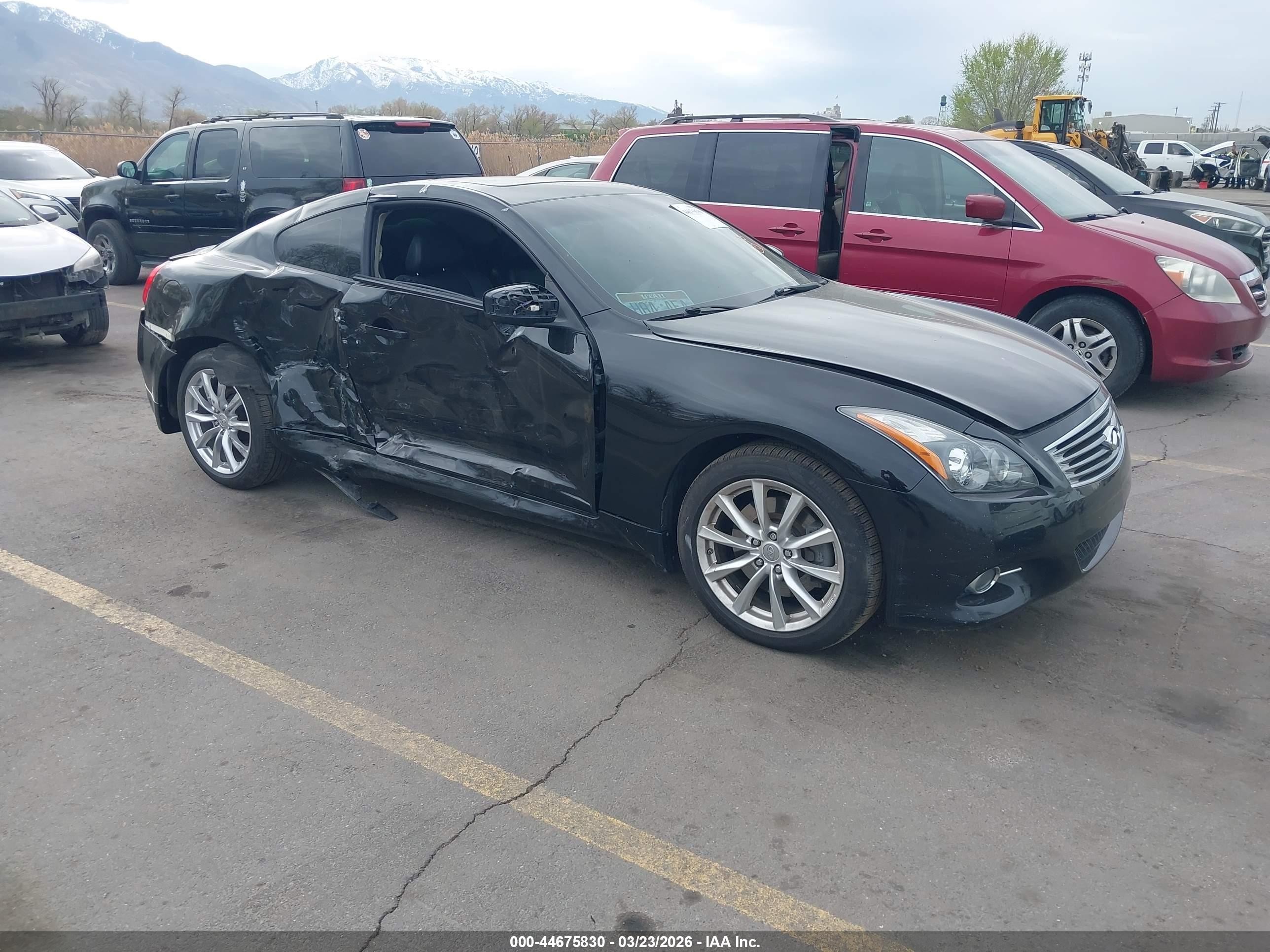 2014 Infiniti Q60, VIN JN1CV6EL7EM132079 — Side