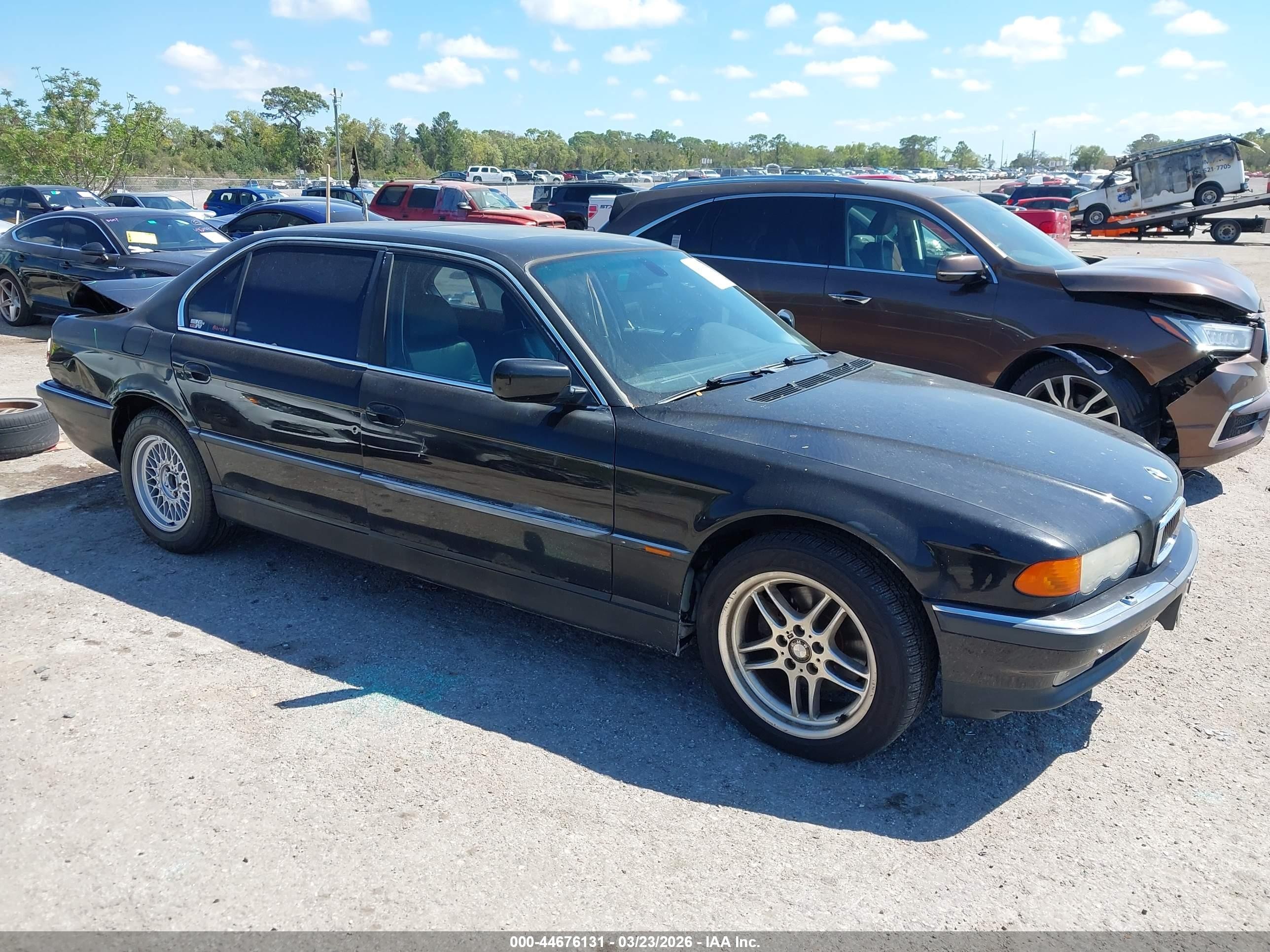 2000 BMW 7 Series 740iL, VIN WBAGH8344YDP09519 — Зад