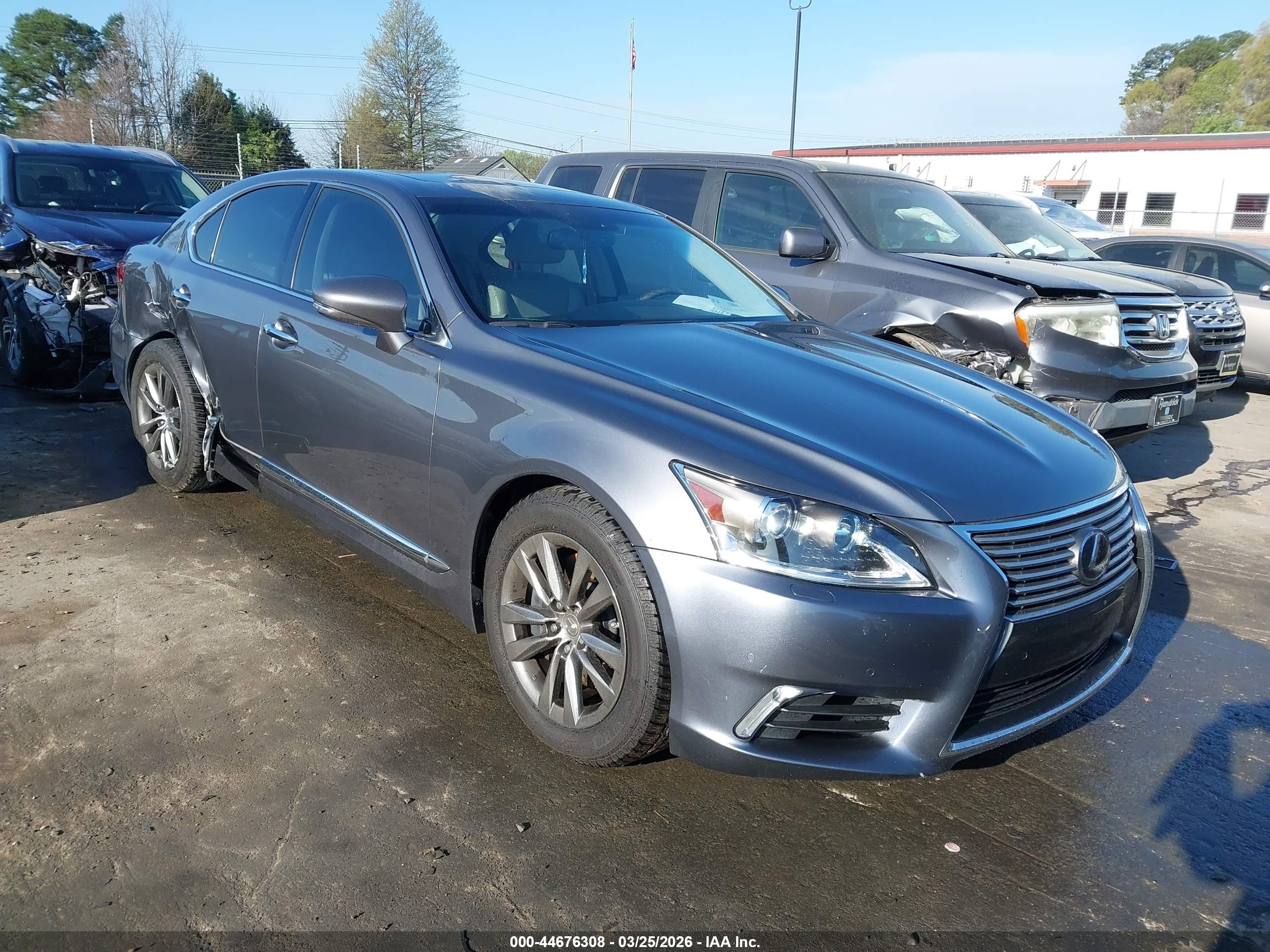 2016 Lexus LS 460, VIN JTHCL5EFXG5026728 — Side