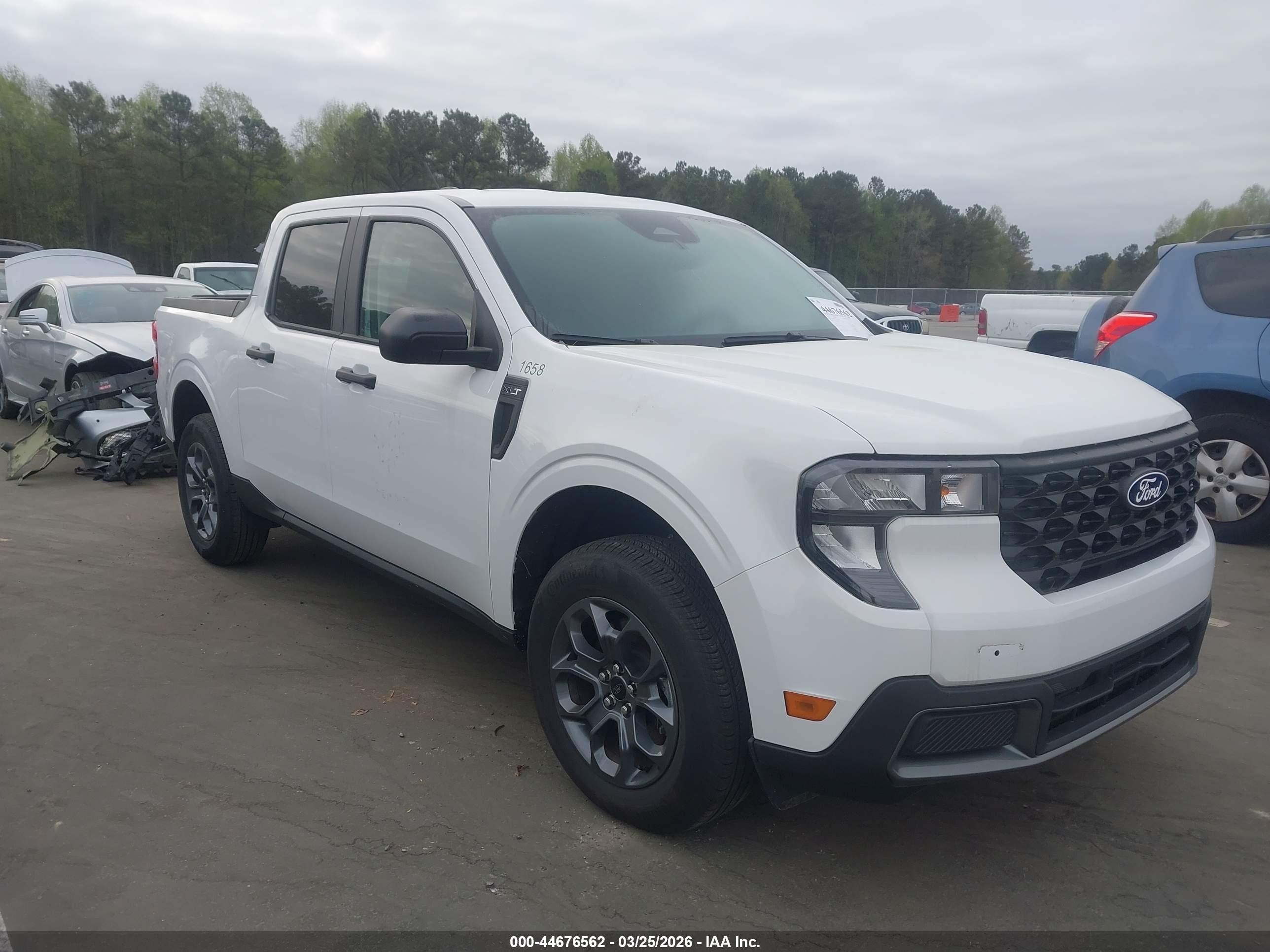 2025 Ford Maverick XLT, VIN 3FTTW8H33SRA37491 — Rear end