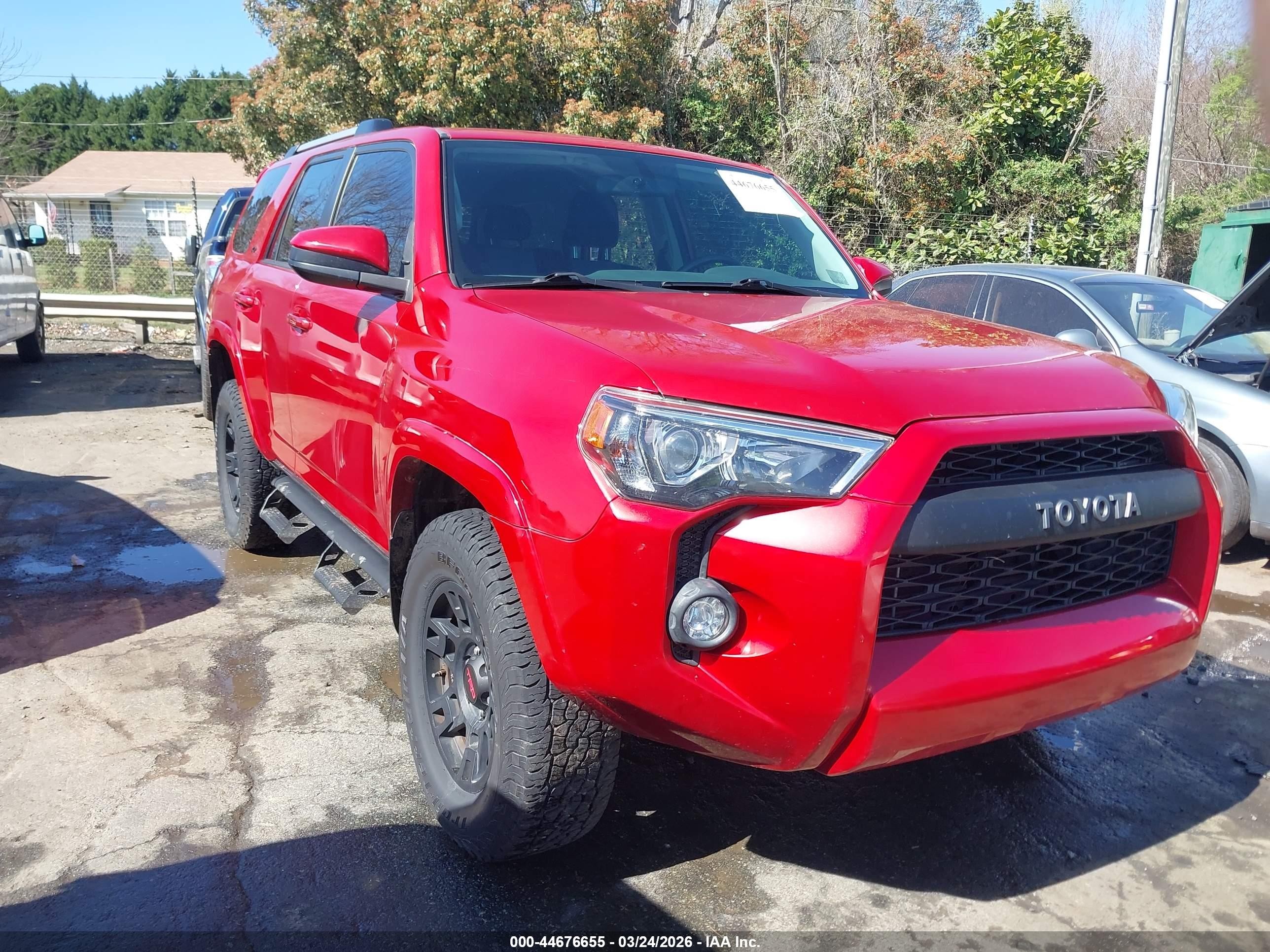 2019 Toyota 4Runner SR5, VIN JTEBU5JR3K5695163 — Side