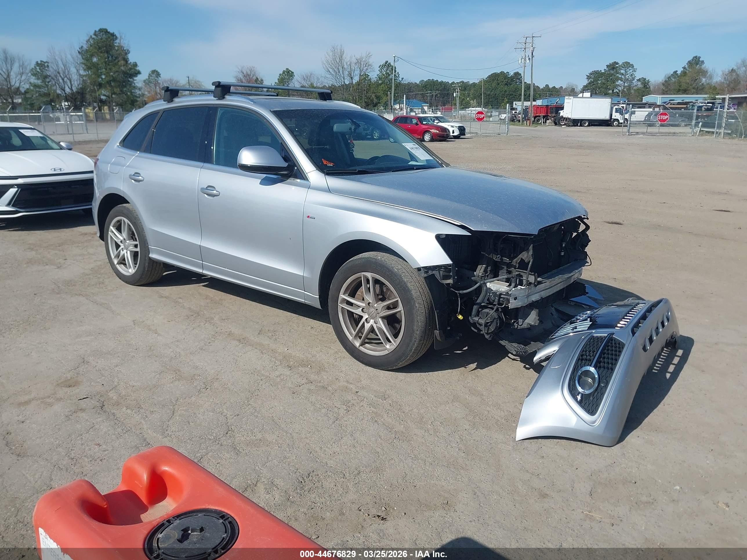 2016 Audi Q5 Premium Plus, VIN WA1D7AFP6GA002924 — Front end