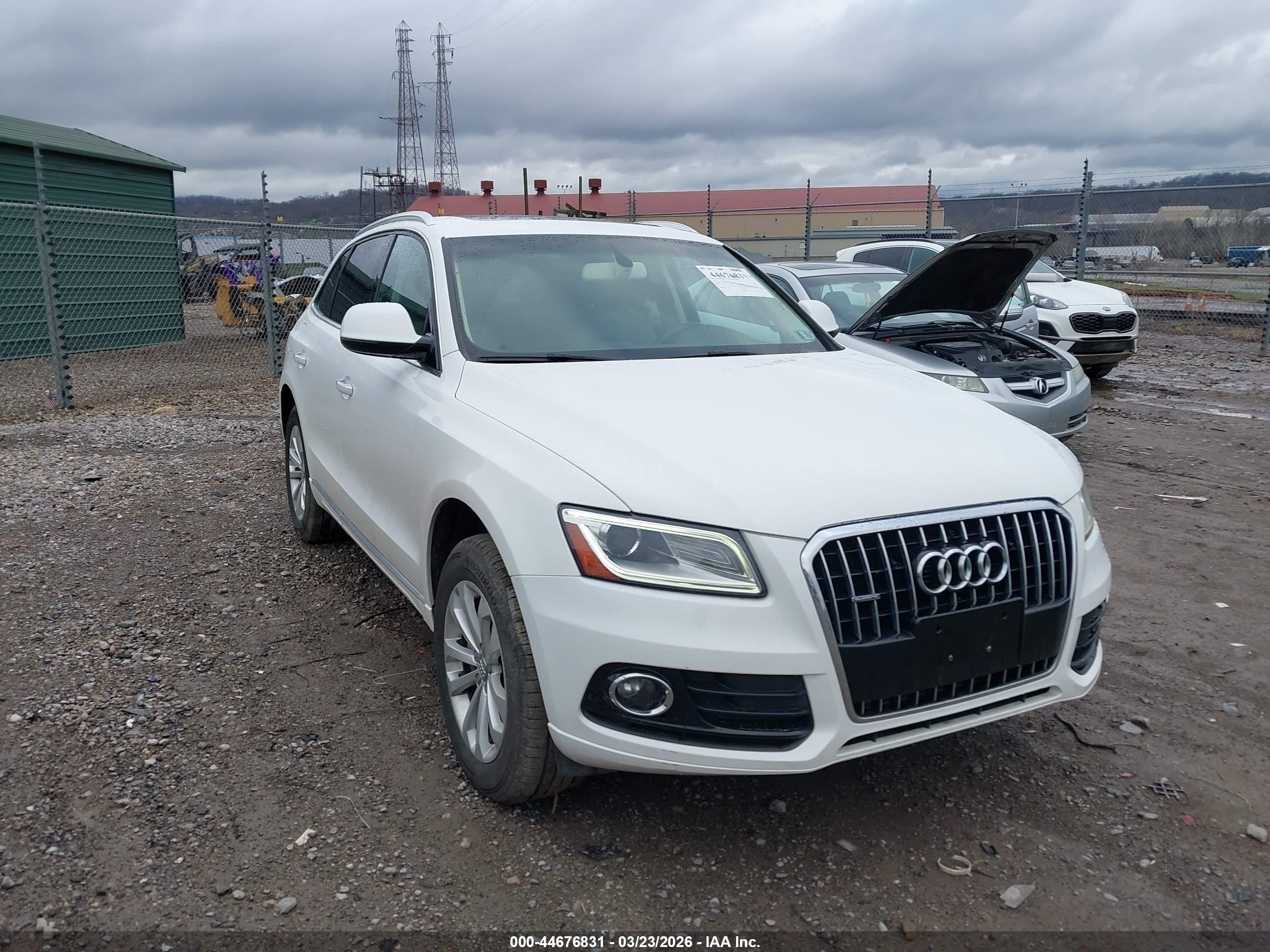 2016 Audi Q5 Premium, VIN WA1C2AFP3GA051931 — Front end