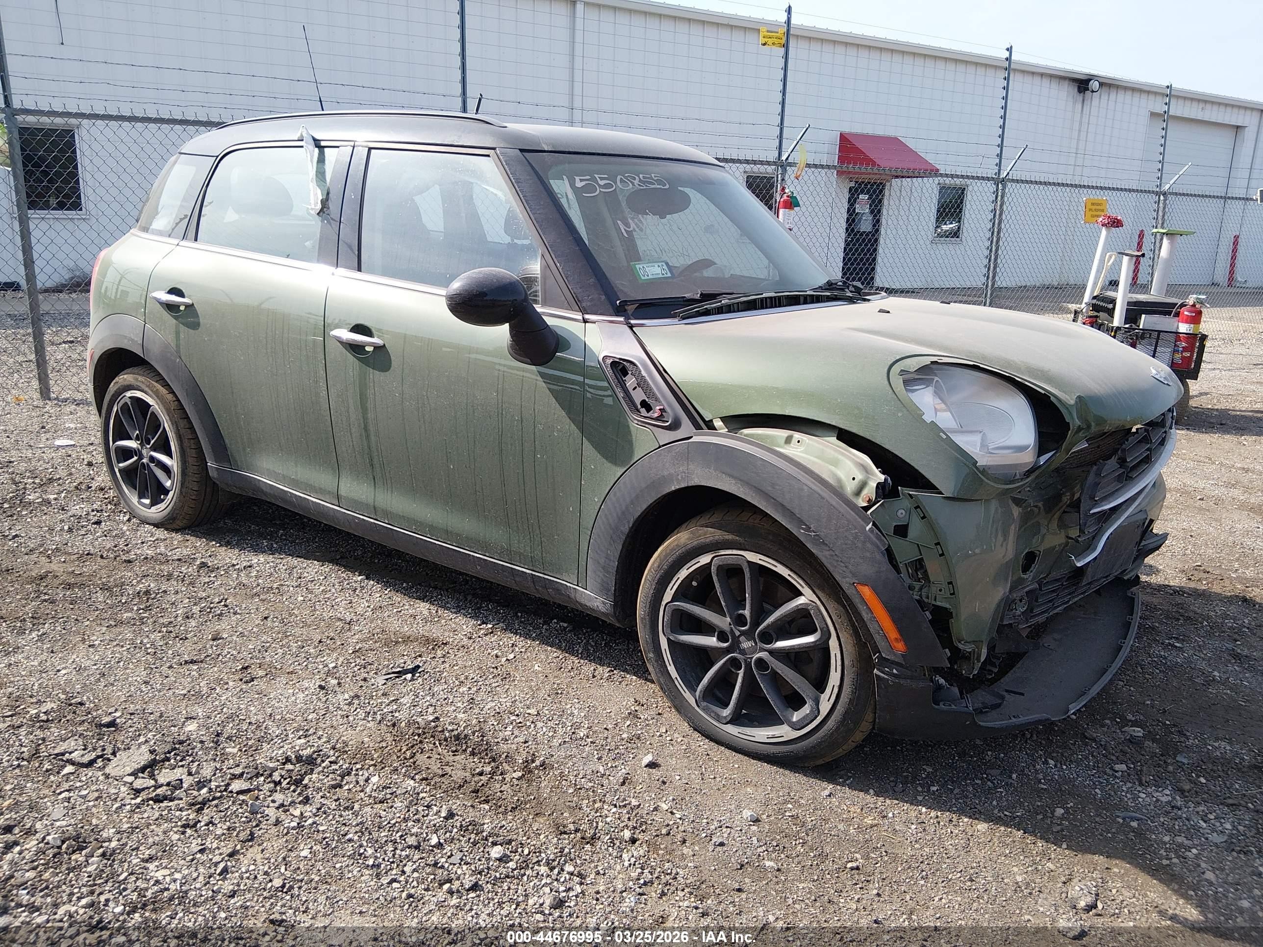 2015 MINI Countryman S, VIN WMWZC3C5XFWP52685 — Front end