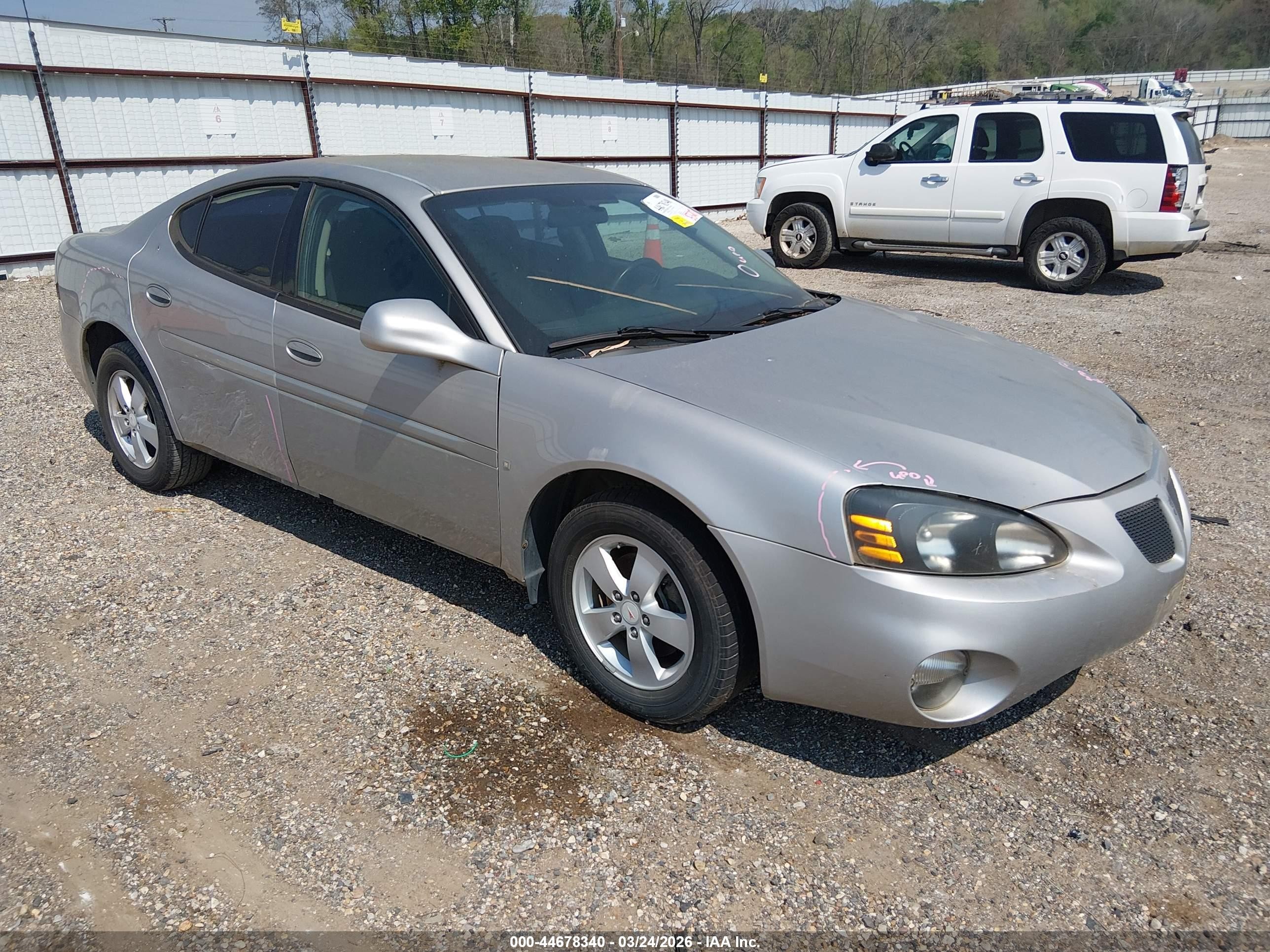 2007 Pontiac Grand Prix, VIN 2G2WP552071106853 — Side