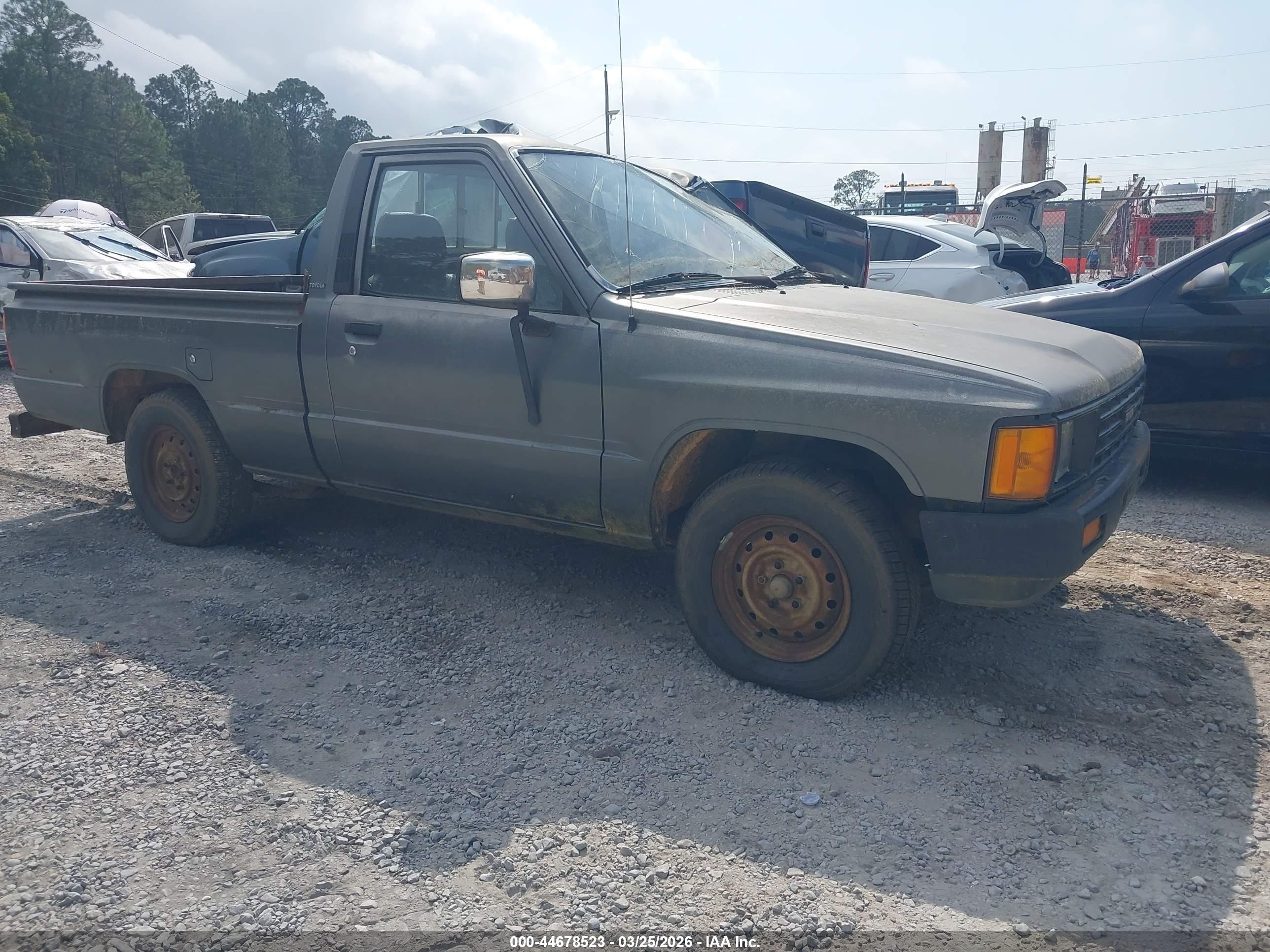1986 Toyota Pickup, VIN JT4RN50R8G0171903 — Roof
