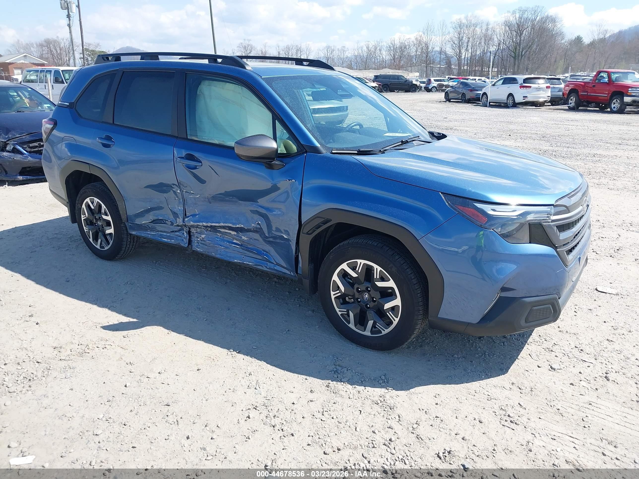 2025 Subaru Forester Premium, VIN JF2SLDDC9SH420650 — Бок