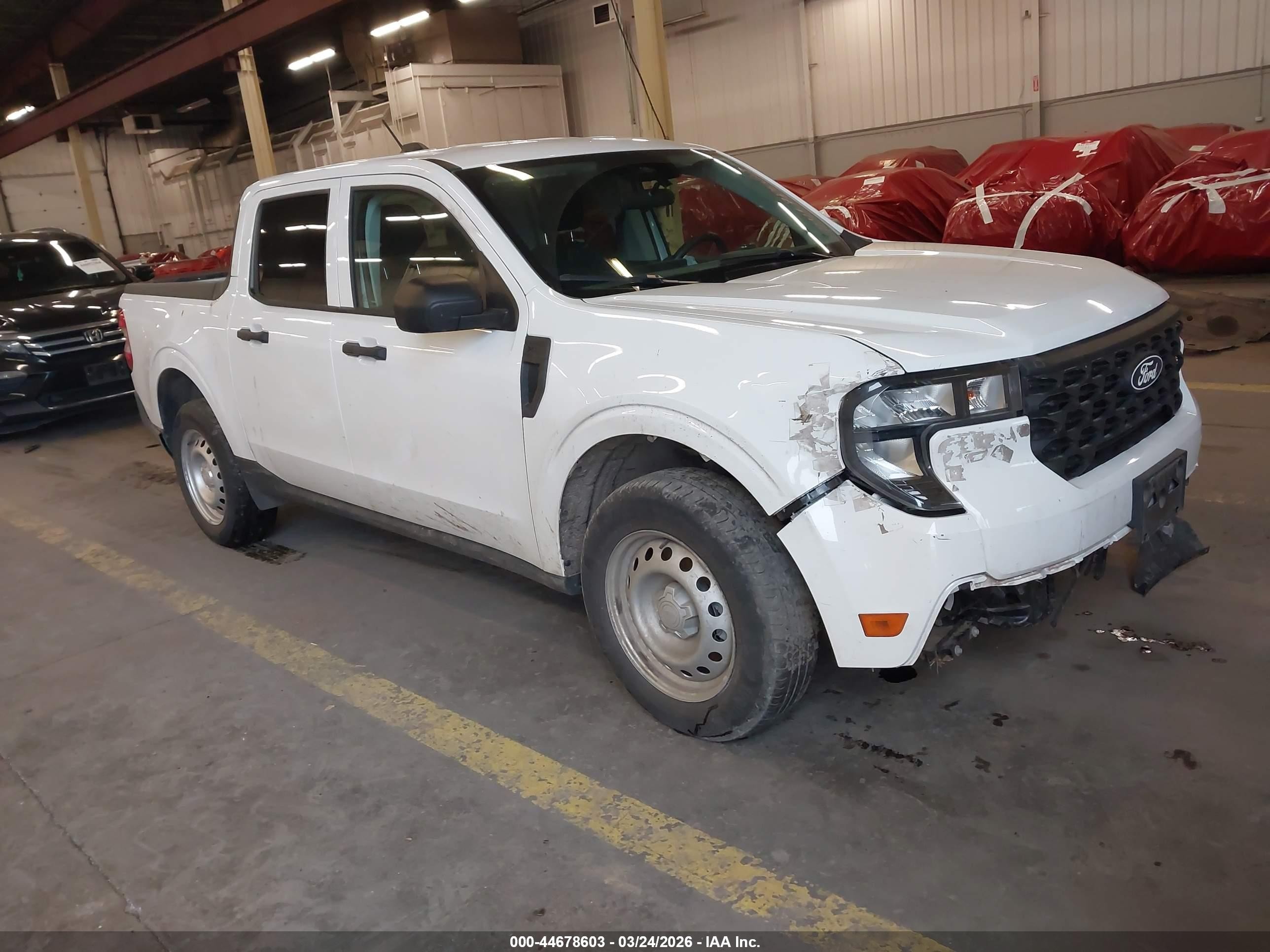 2025 Ford Maverick XL, VIN 3FTTW8B33SRA10493 — Front end