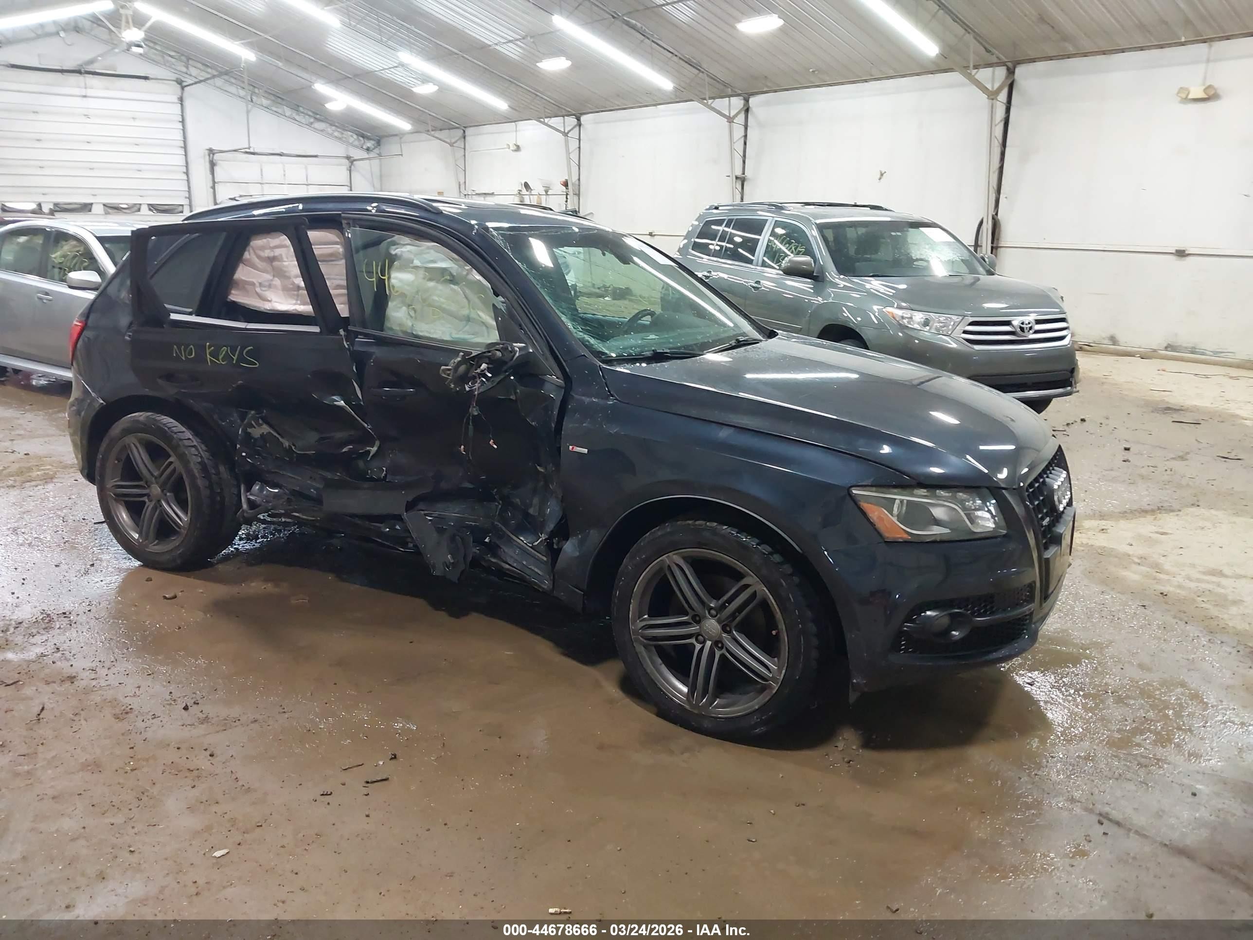 2012 Audi Q5 Premium Plus, VIN WA1DKAFP4CA083981 — Side