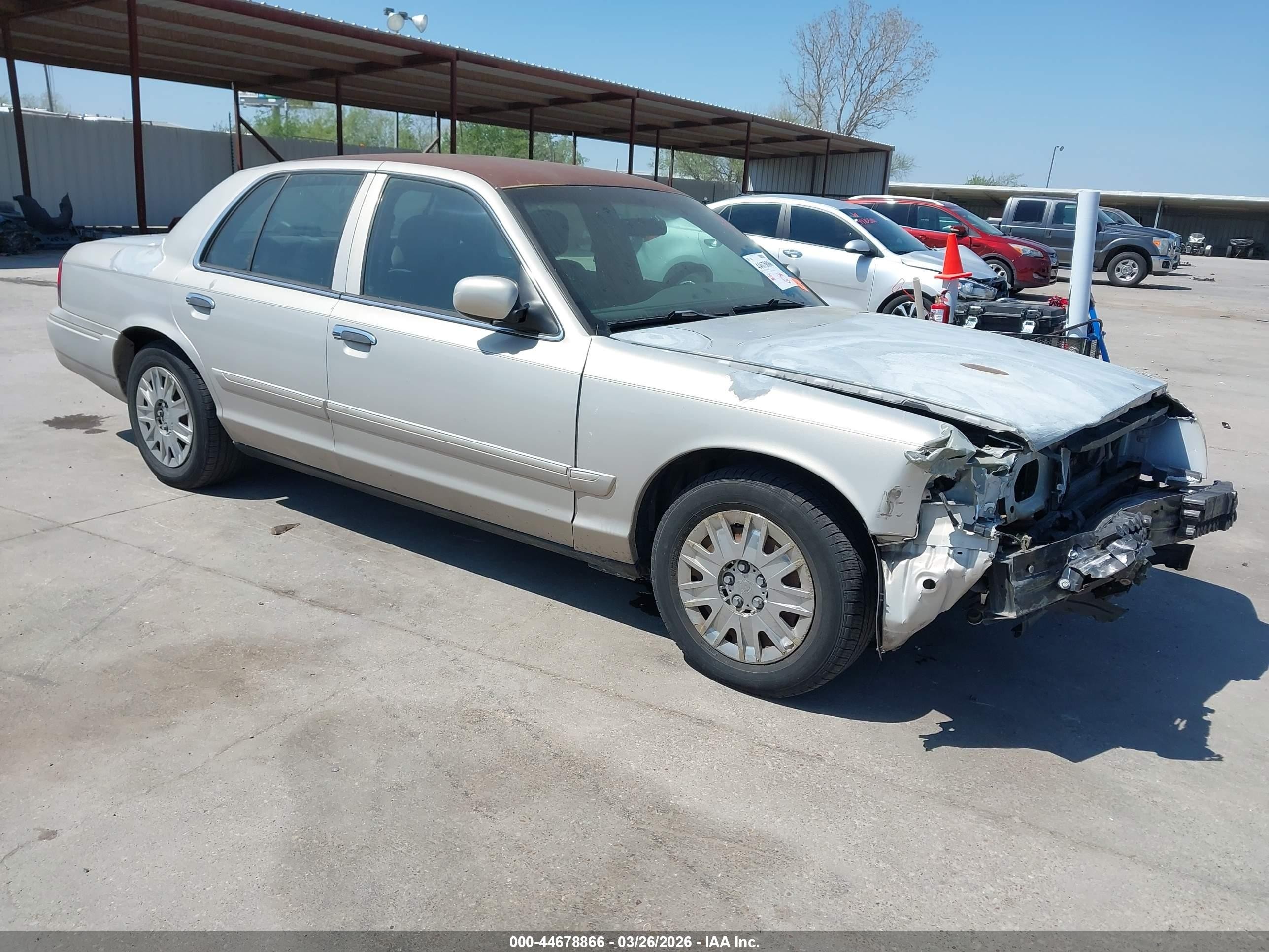 2008 Mercury Grand Marquis GS, VIN 2MEFM74V48X631245 — Front end