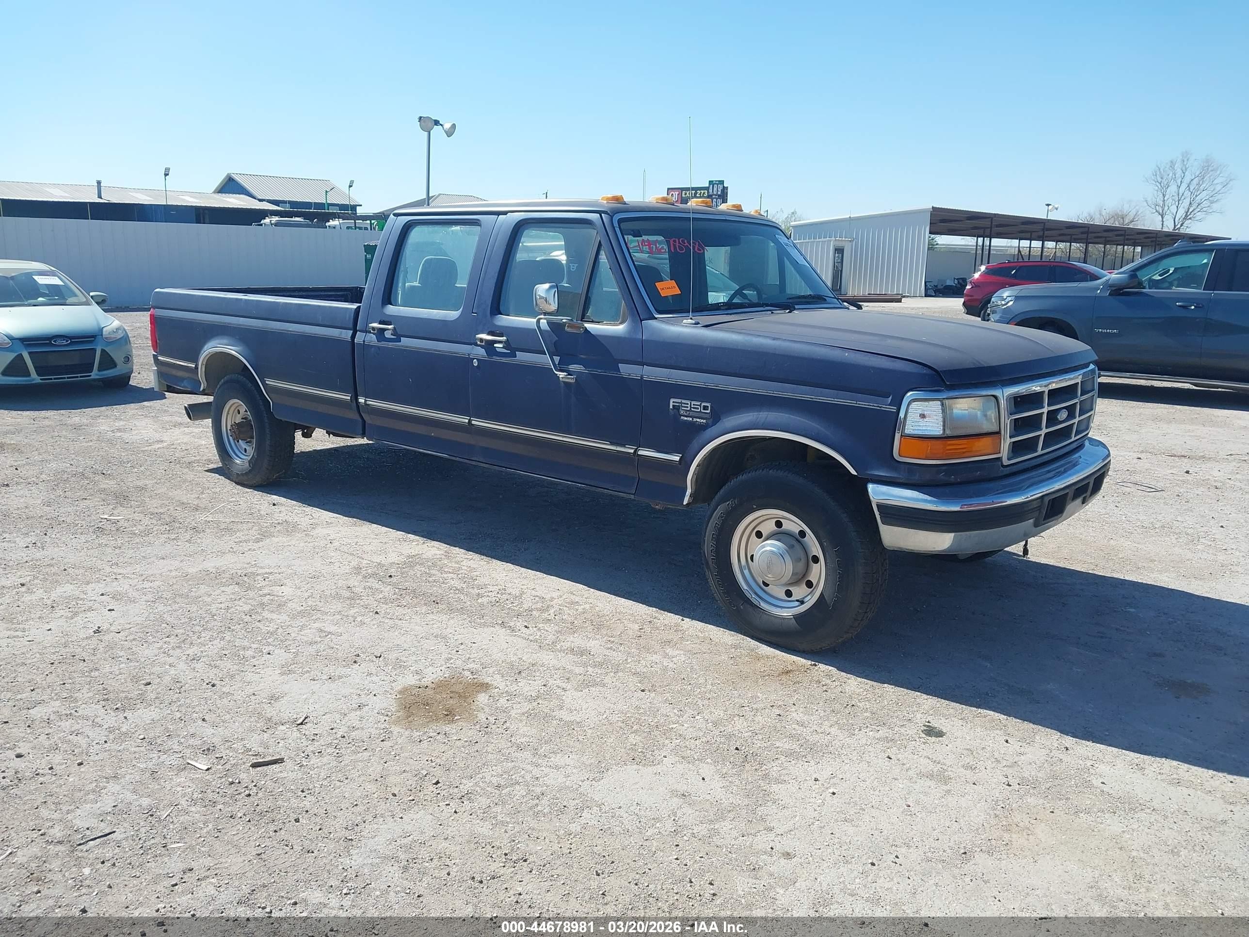 1995 Ford F-350, VIN 1FTJW35F2SEA26414 — Перед