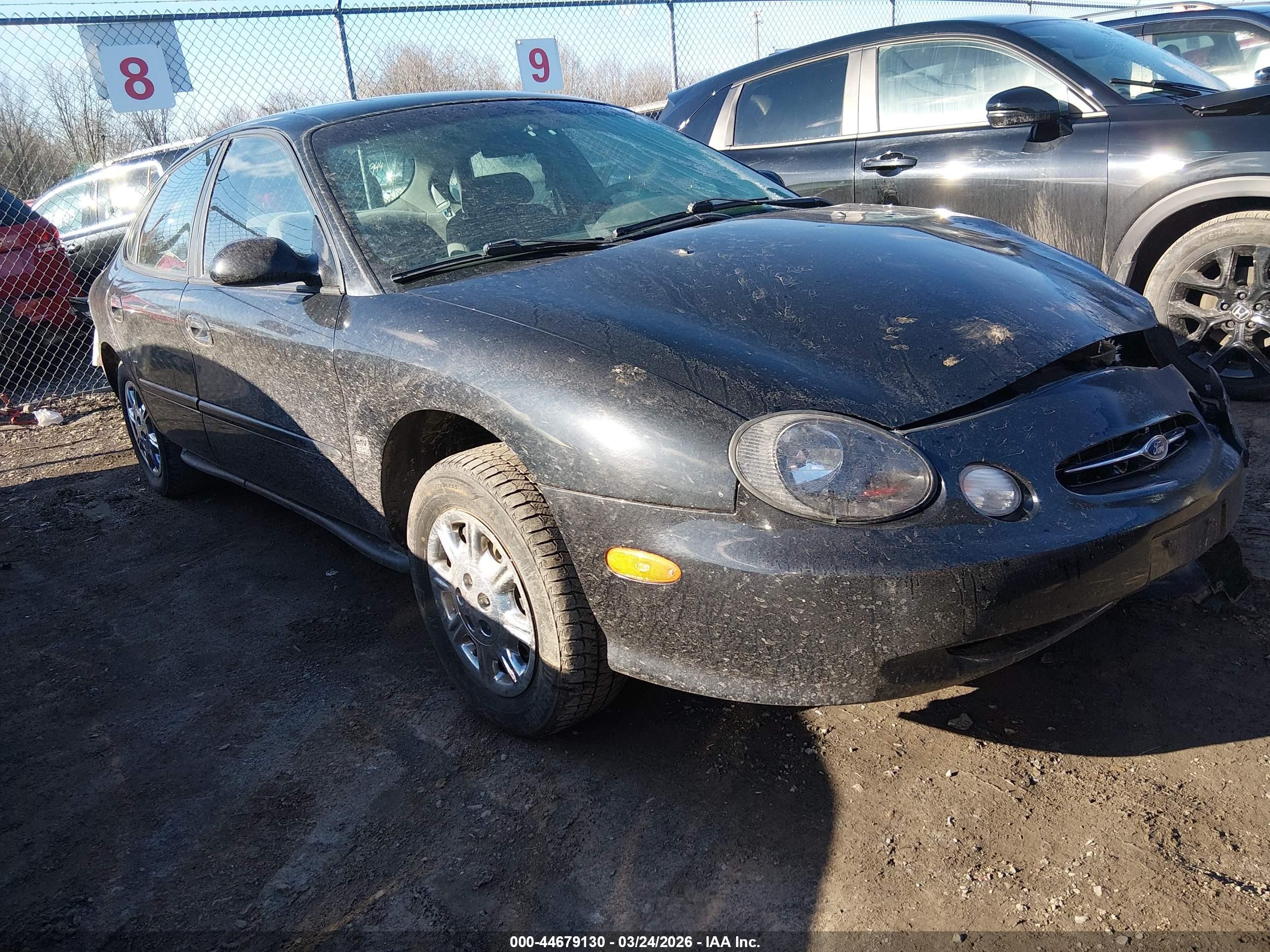 1998 Ford Taurus LX, VIN 1FAFP52S6WG257218 — Перед