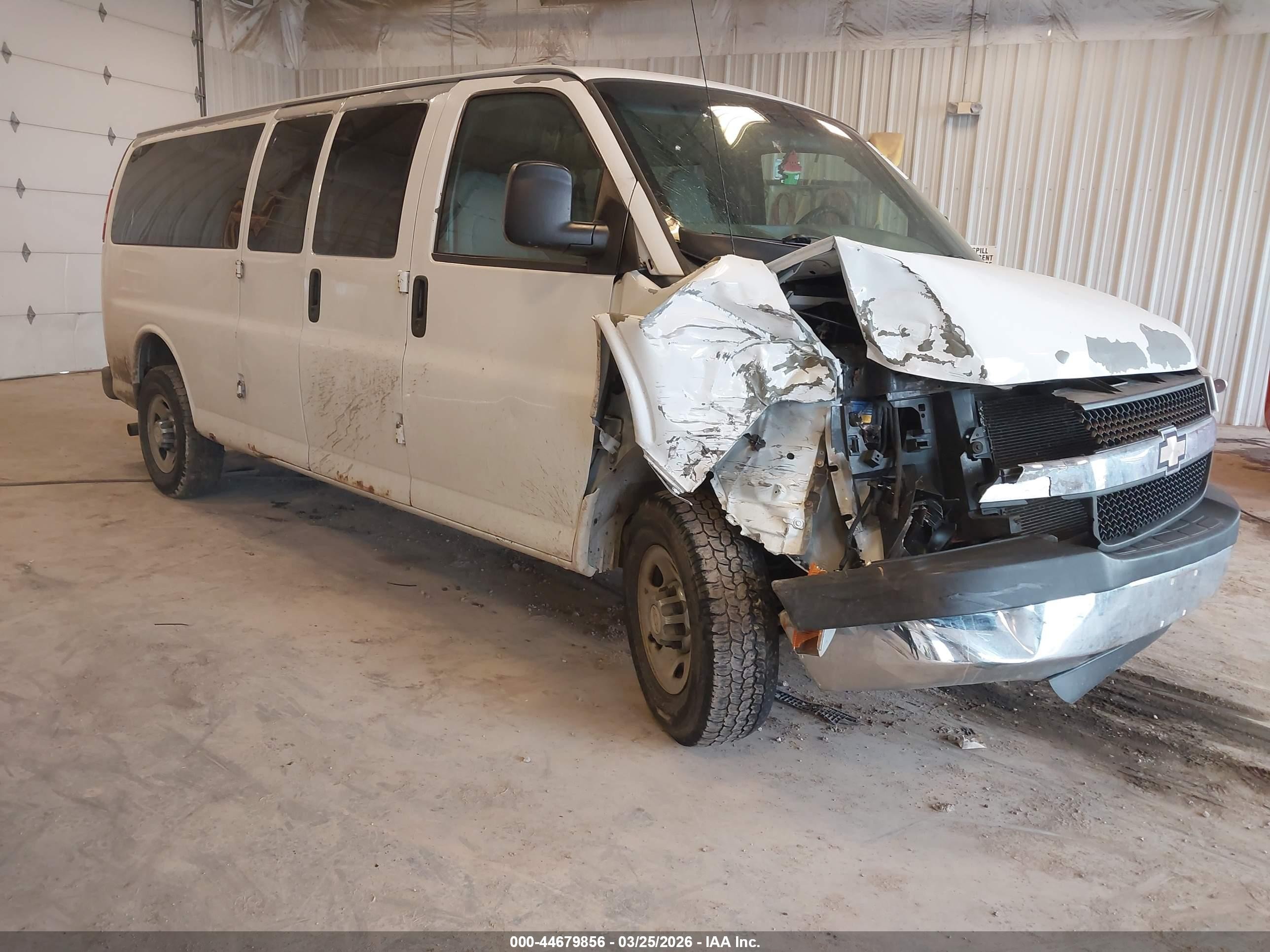 2007 Chevrolet Express Passenger, VIN 1GAHG39U771248930 — Front end