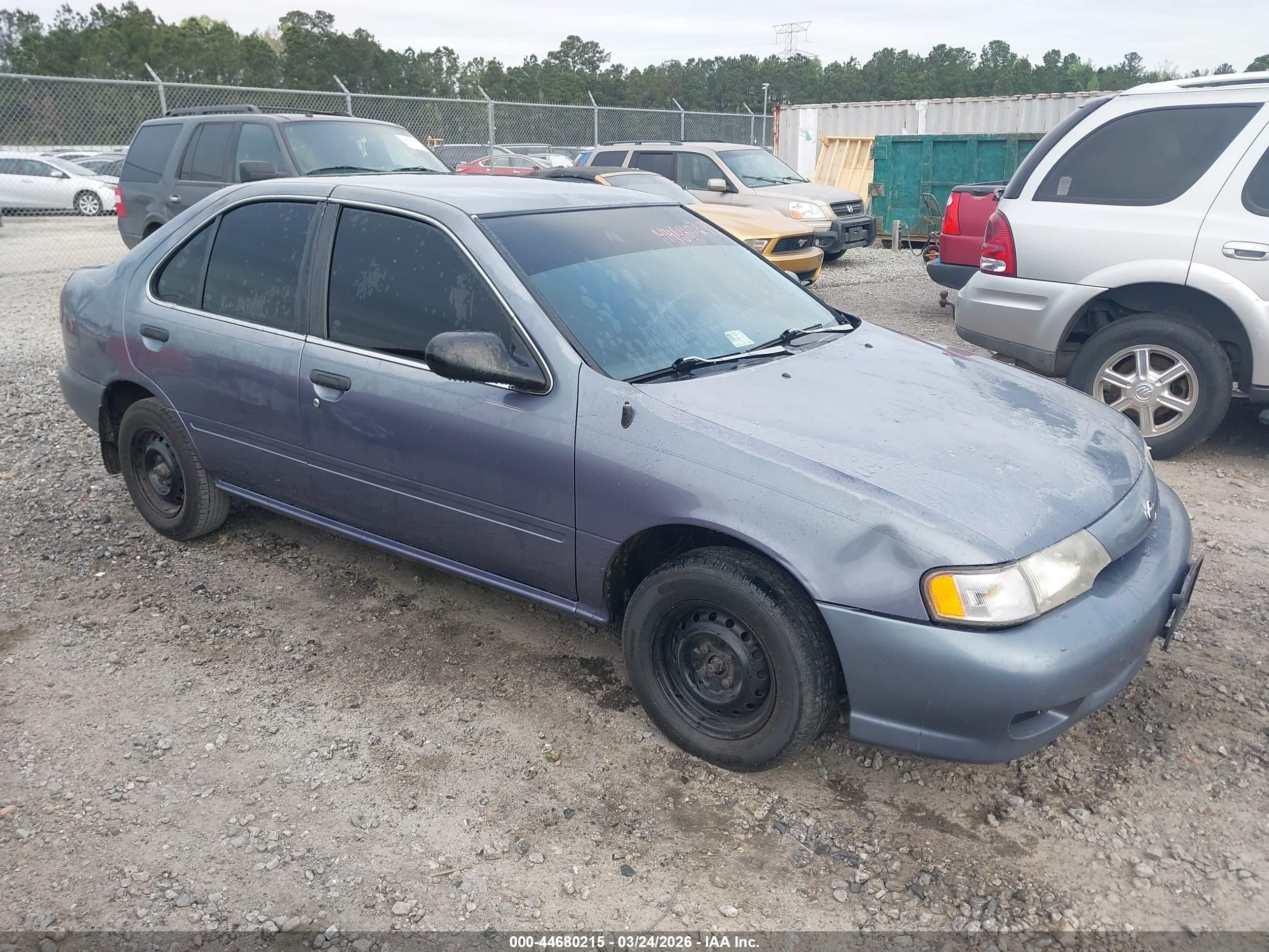1999 Nissan Sentra XE, VIN 3N1AB41DXXL109623 — Перед