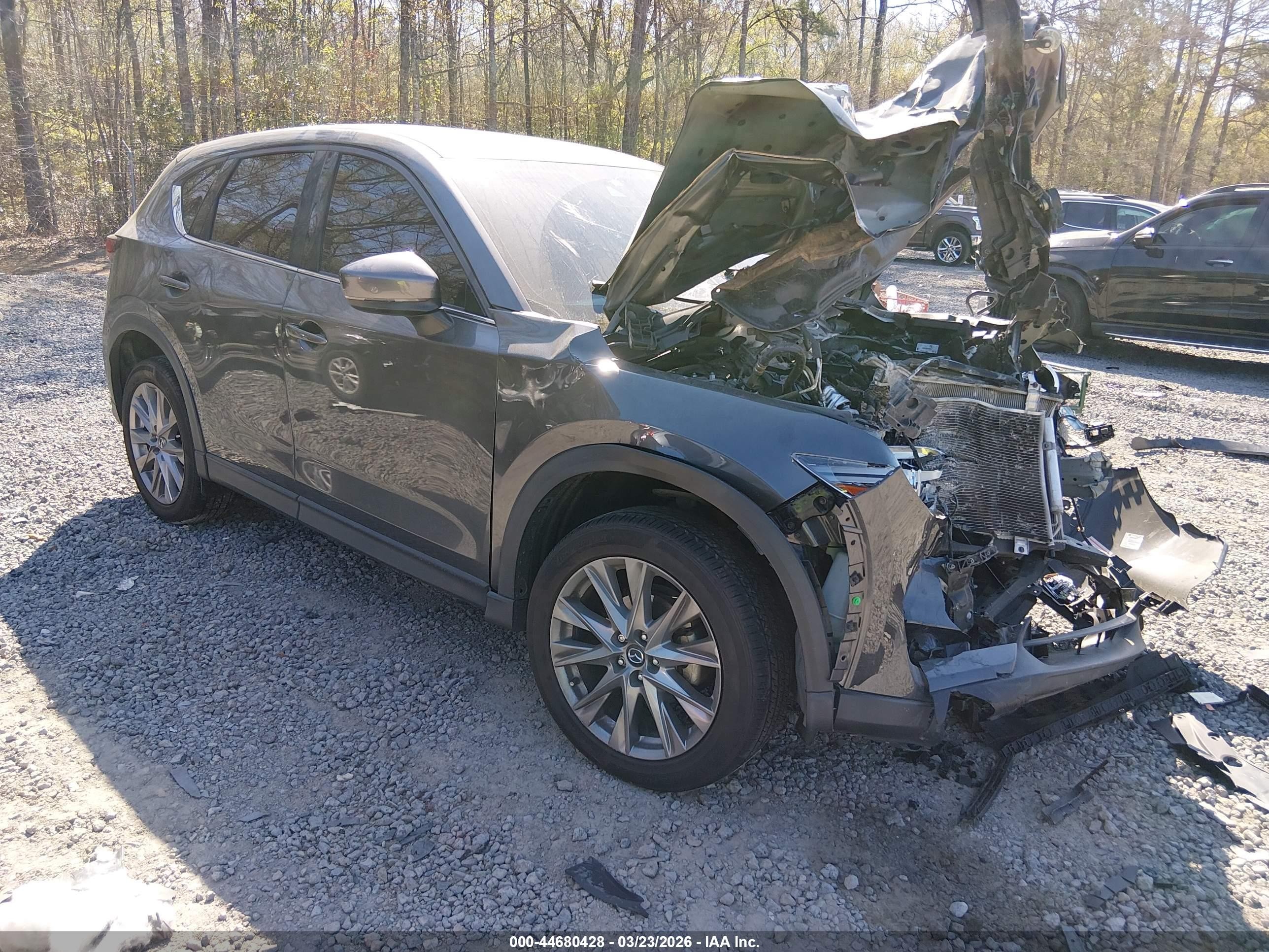 2021 Mazda CX-5 Grand Touring, VIN JM3KFBDM8M1300831 — Front end