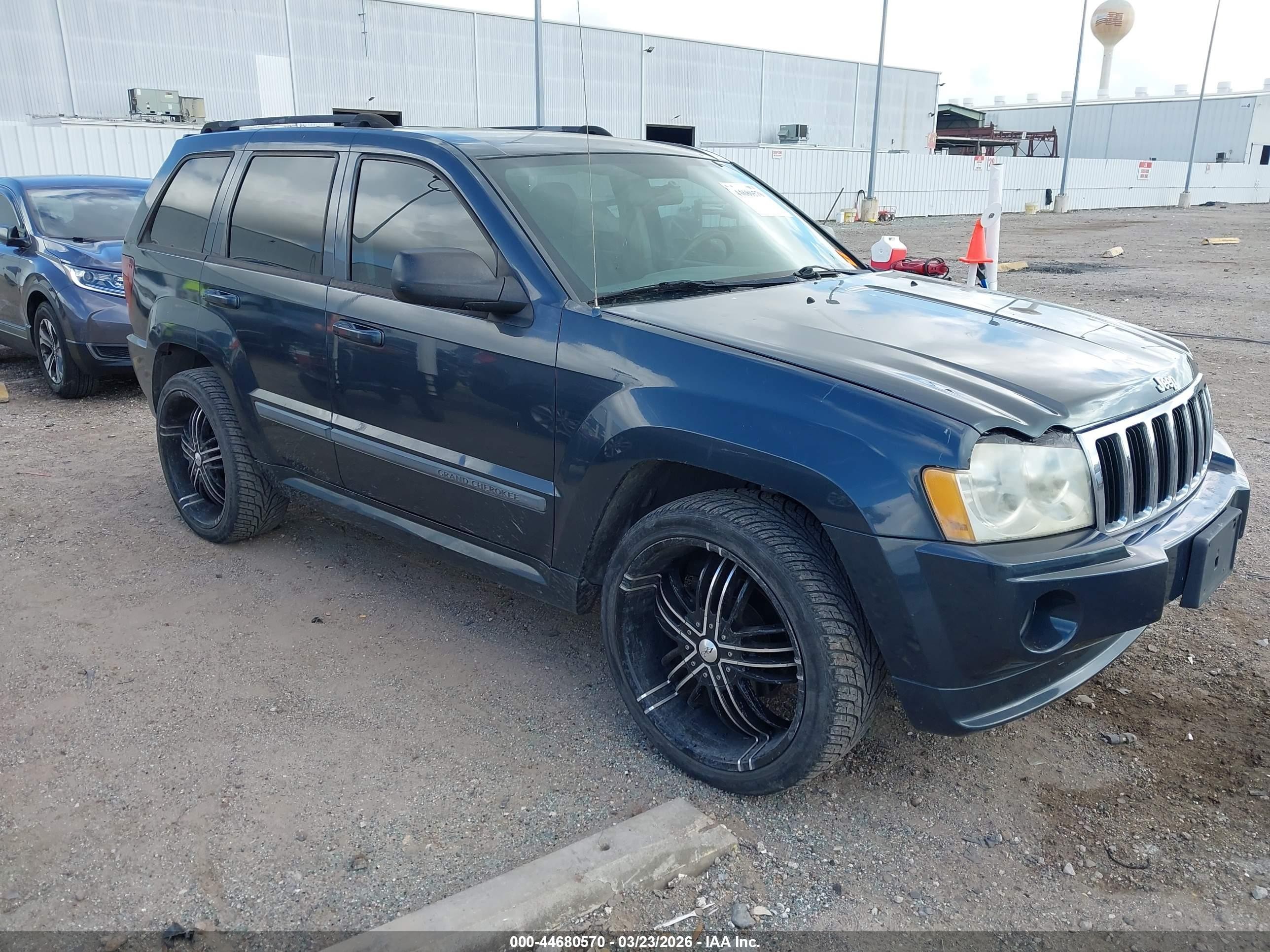 2007 Jeep Grand Cherokee Laredo, VIN 1J8GS48K87C526478 — Side