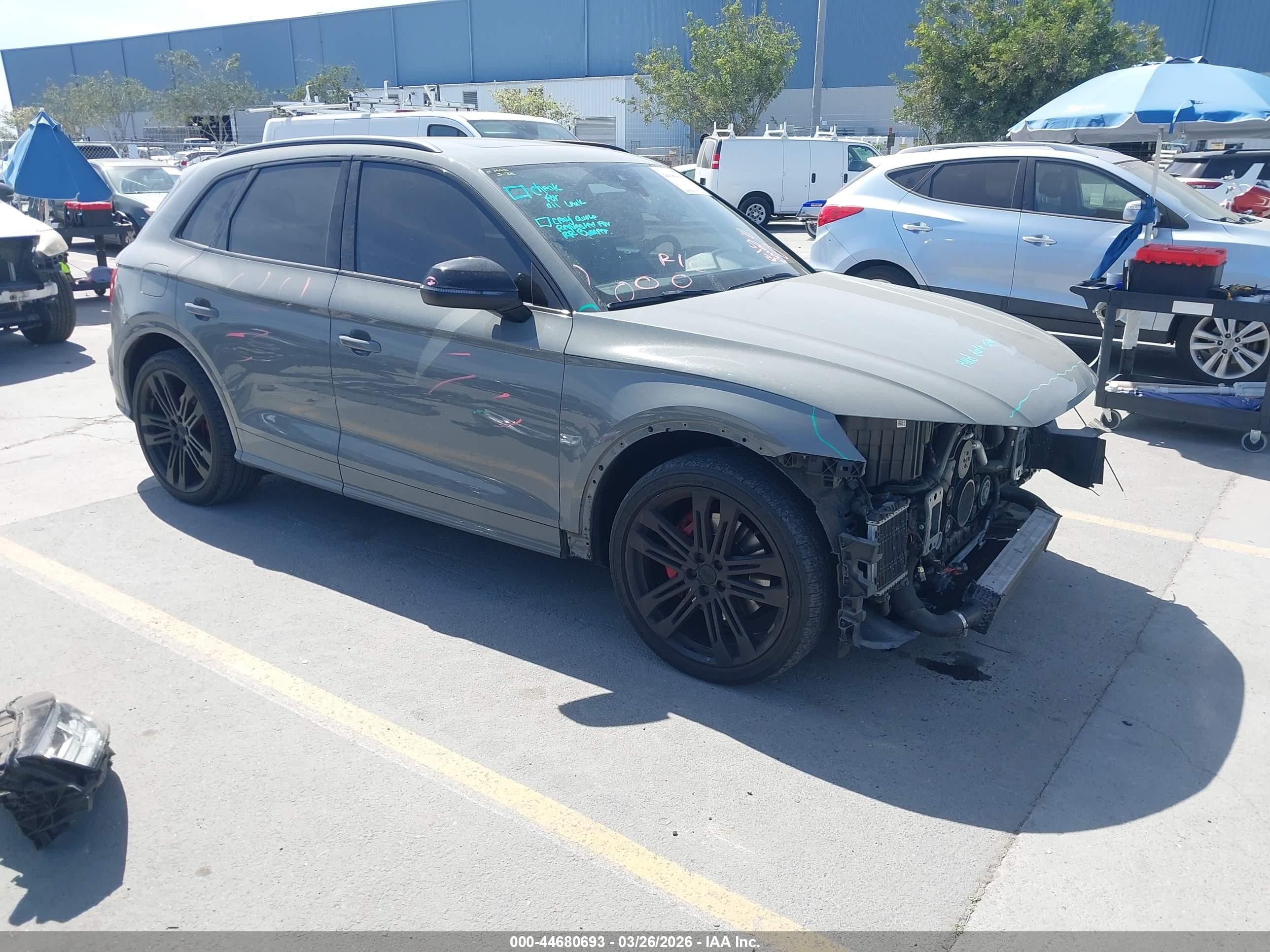 2020 Audi SQ5 Premium Plus, VIN WA1B4AFY5L2079801 — Перед