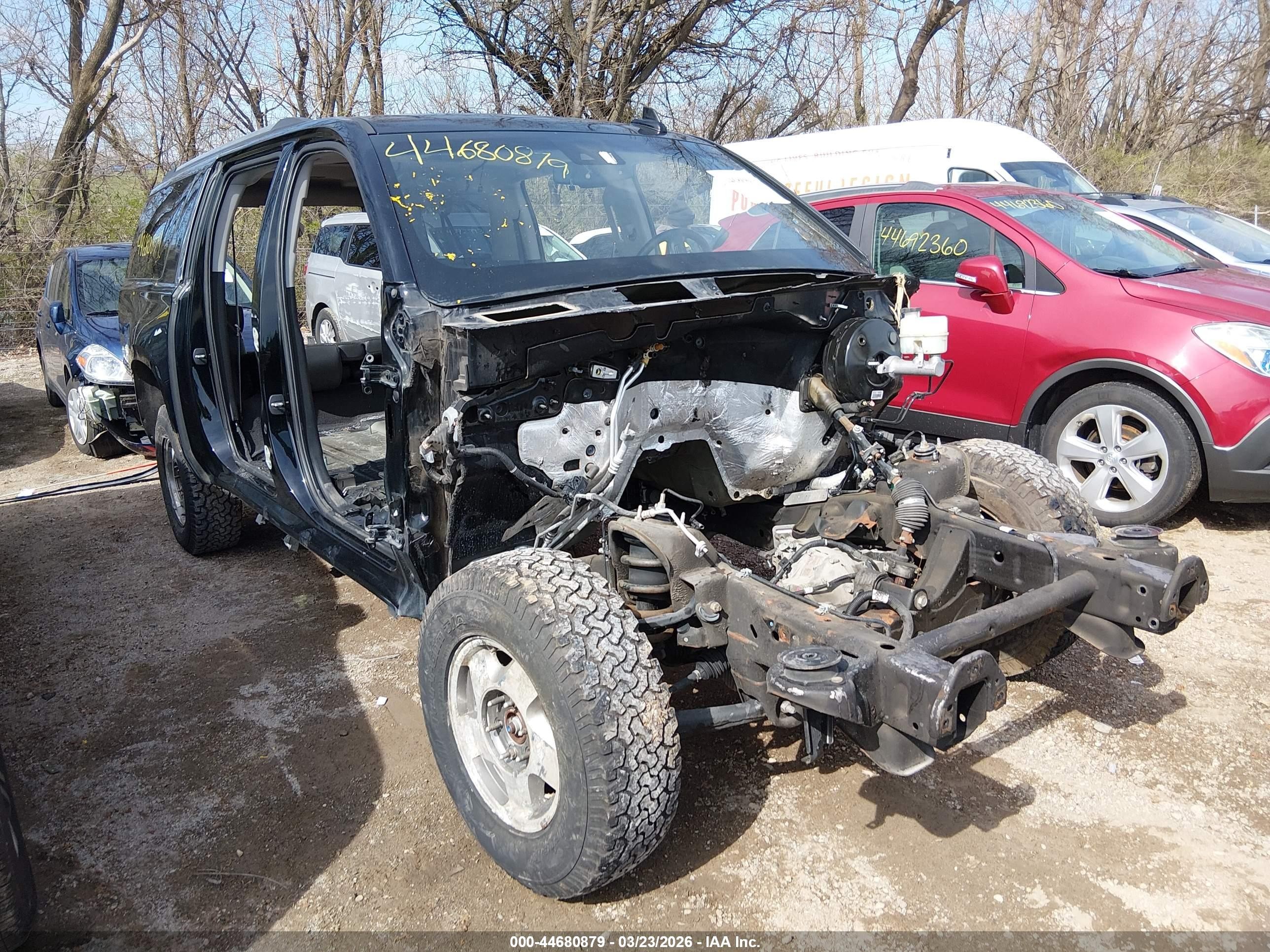 2019 GMC Yukon XL Denali, VIN 1GKS2HKJ7KR141836 — Stripped