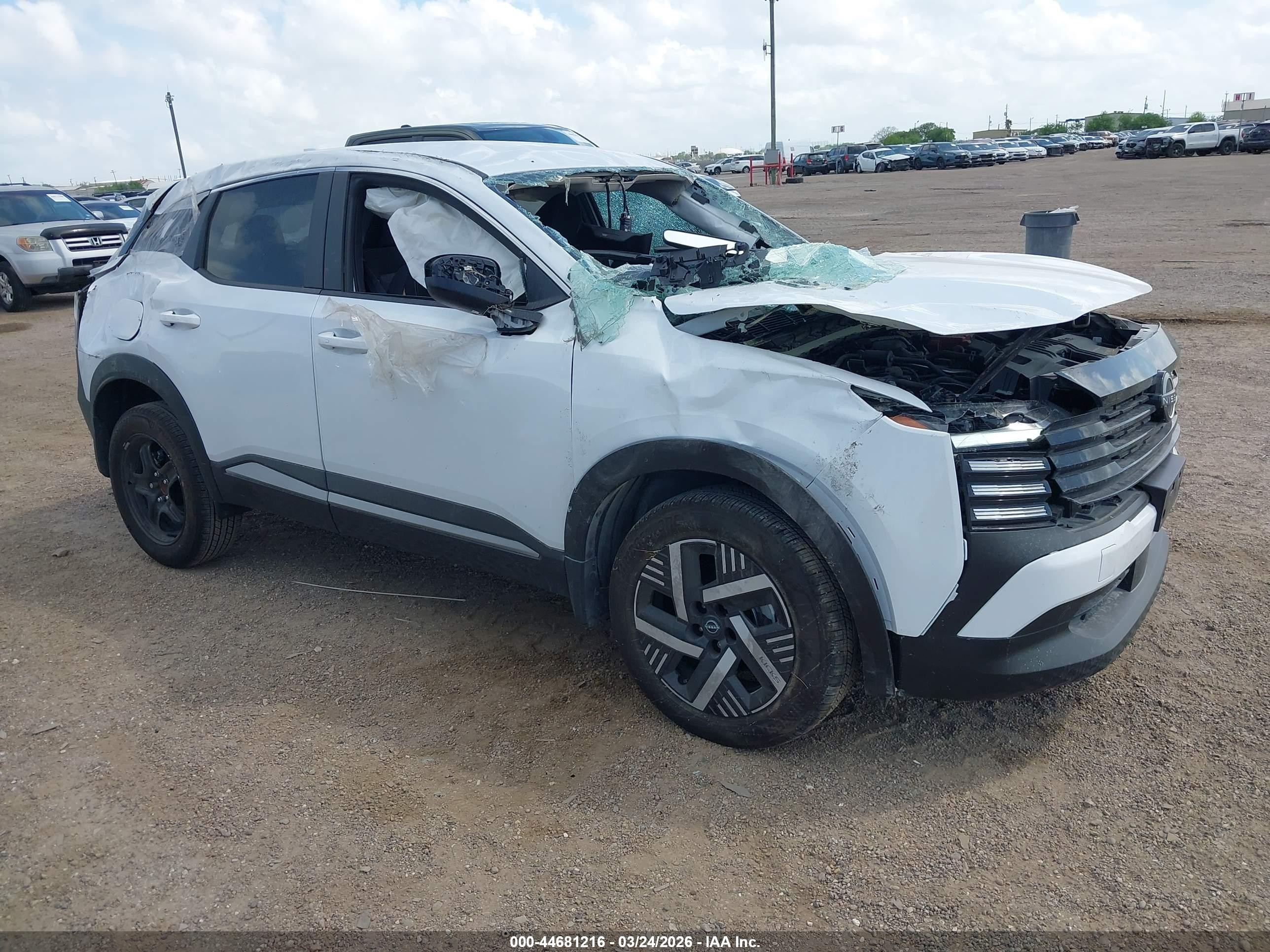 2025 Nissan Kicks SV, VIN 3N8AP6CA2SL436429 — Front end