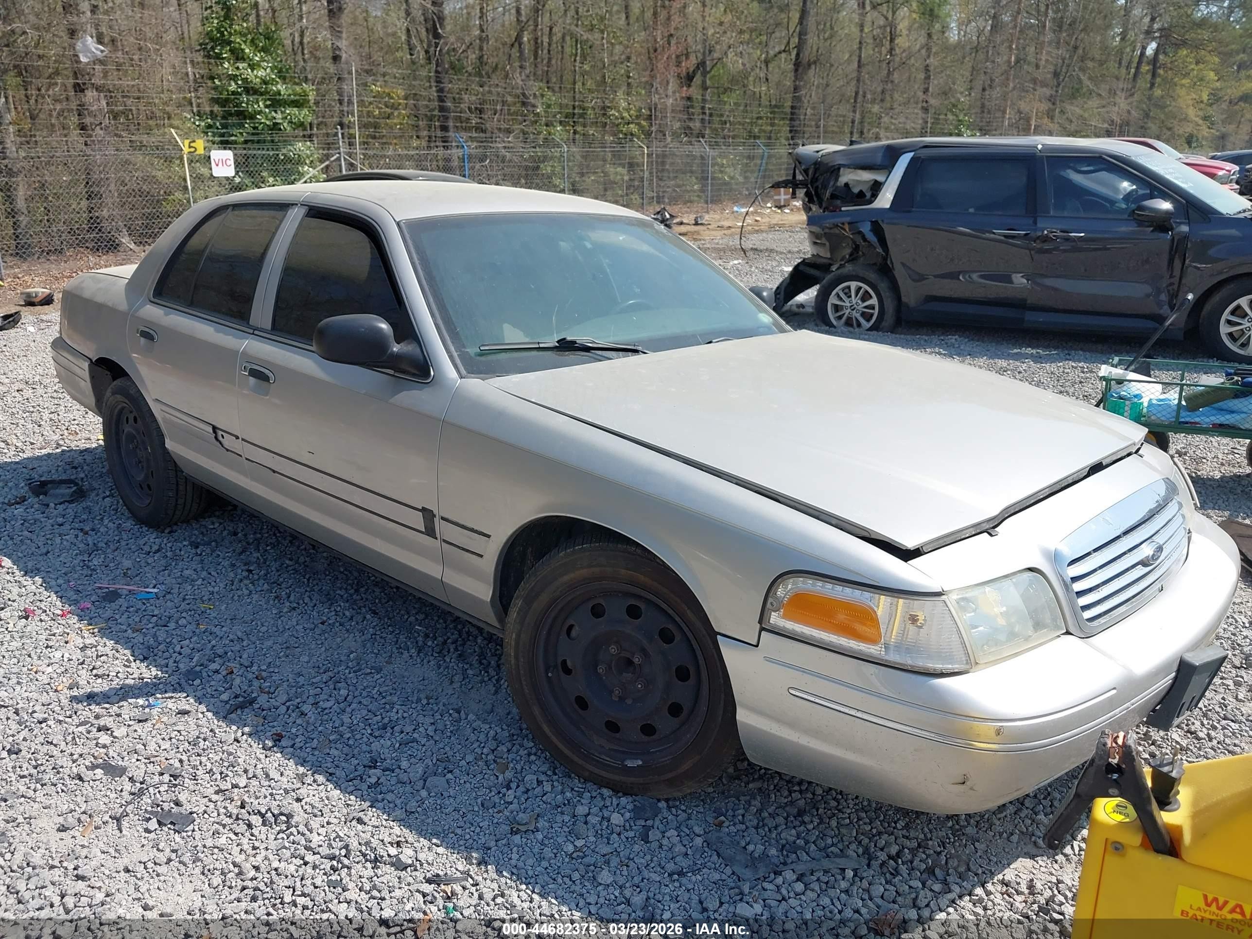 2007 Ford Police Interceptor, VIN 2FAHP71W07X107433 — Front end