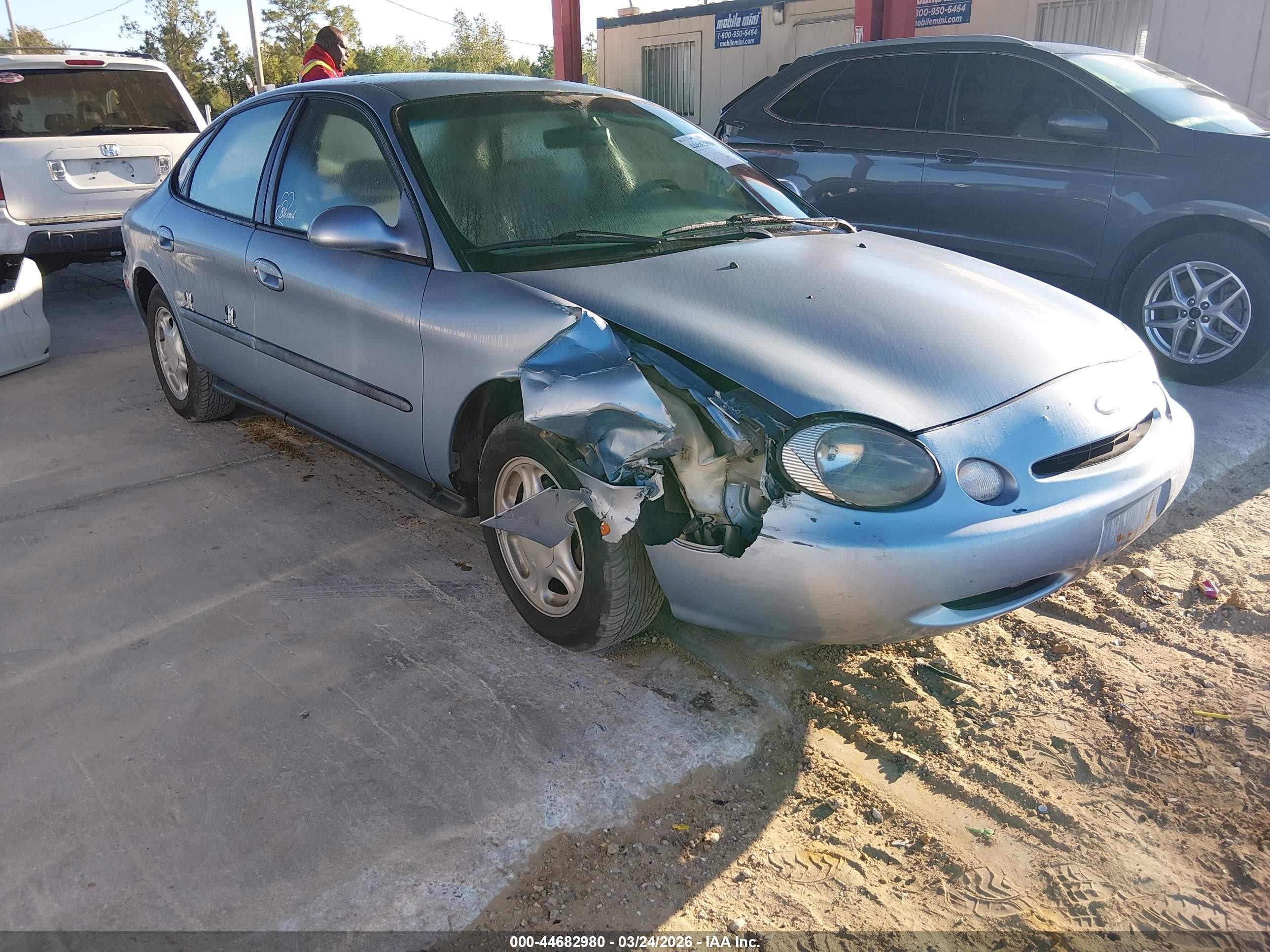 1997 Ford Taurus GL, VIN 1FALP52U5VG278483 — Front end