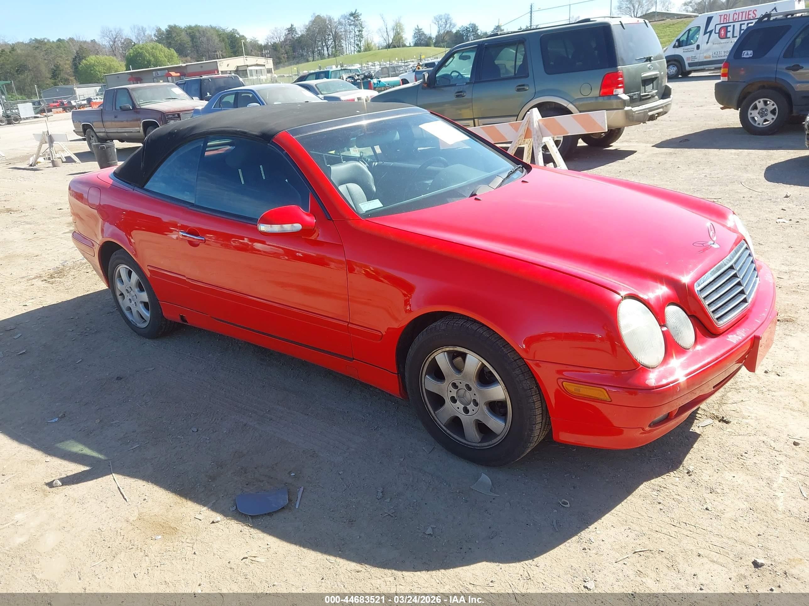 2000 Mercedes-Benz CLK 320/430, VIN WDBLK65G3YT039819 — Side