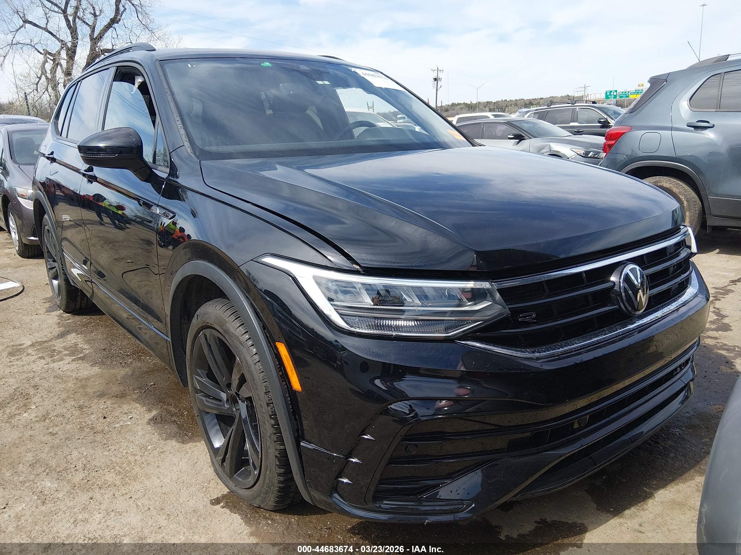 2023 Volkswagen Tiguan SE R-Line Black, VIN 3VVCB7AX9PM115491 — Side