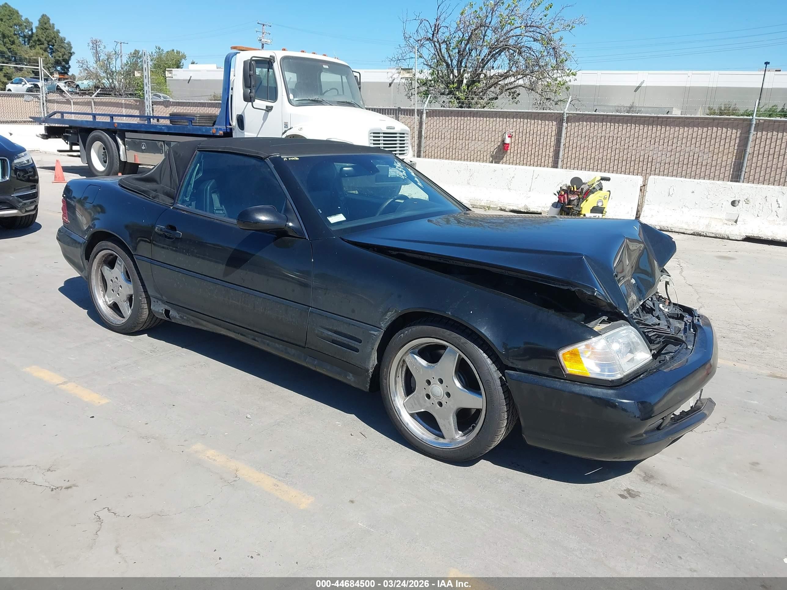 2001 Mercedes-Benz SL 500, VIN WDBFA68F41F200573 — Front end