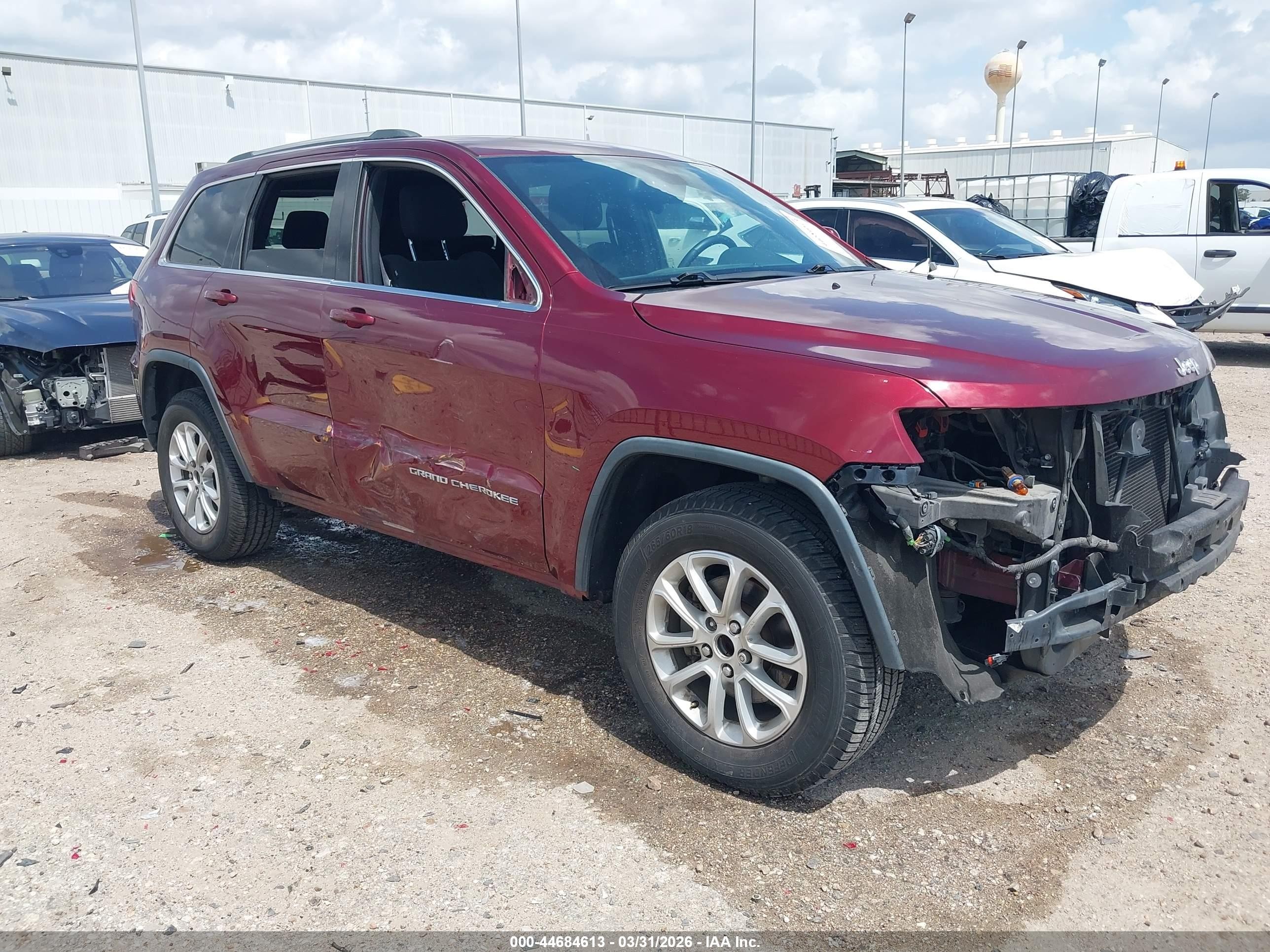 2016 Jeep Grand Cherokee Laredo, VIN 1C4RJEAG8GC407442 — Side