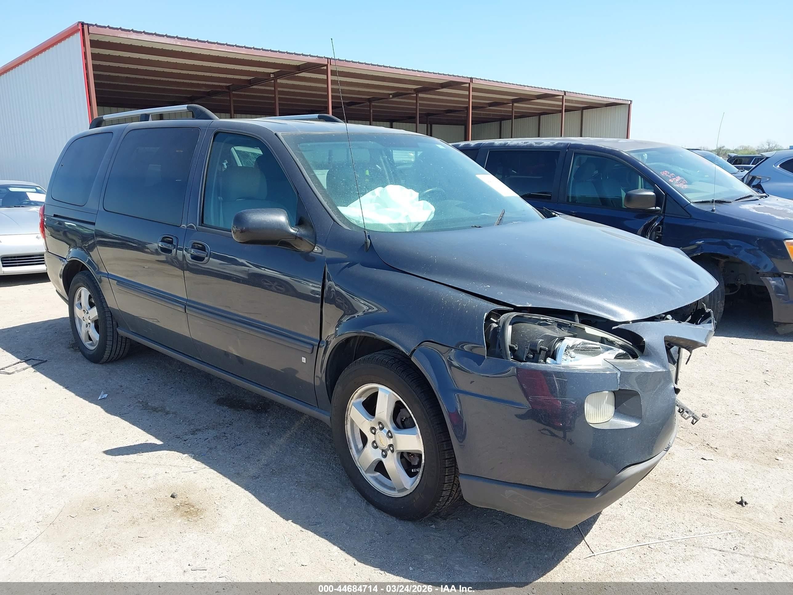 2008 Chevrolet Uplander 1LT, VIN 1GNDV33118D204181 — Front end