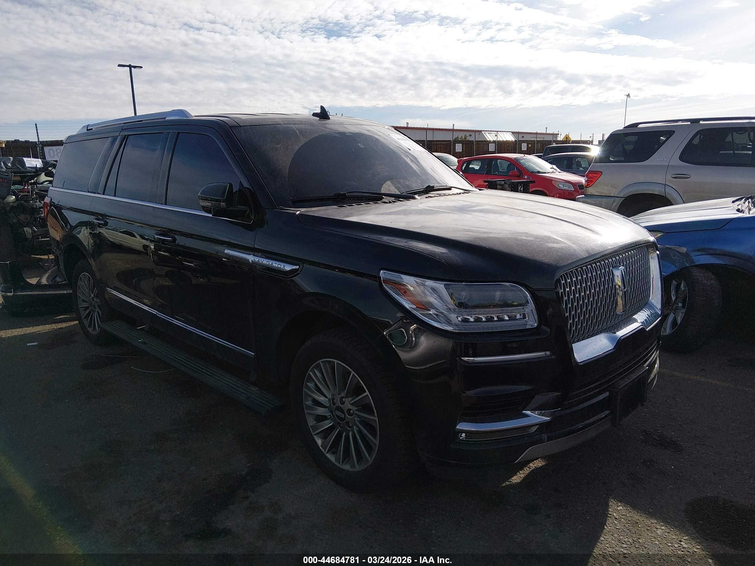 2021 Lincoln Navigator Standard, VIN 5LMJJ3NTXMEL17288 — Rear end