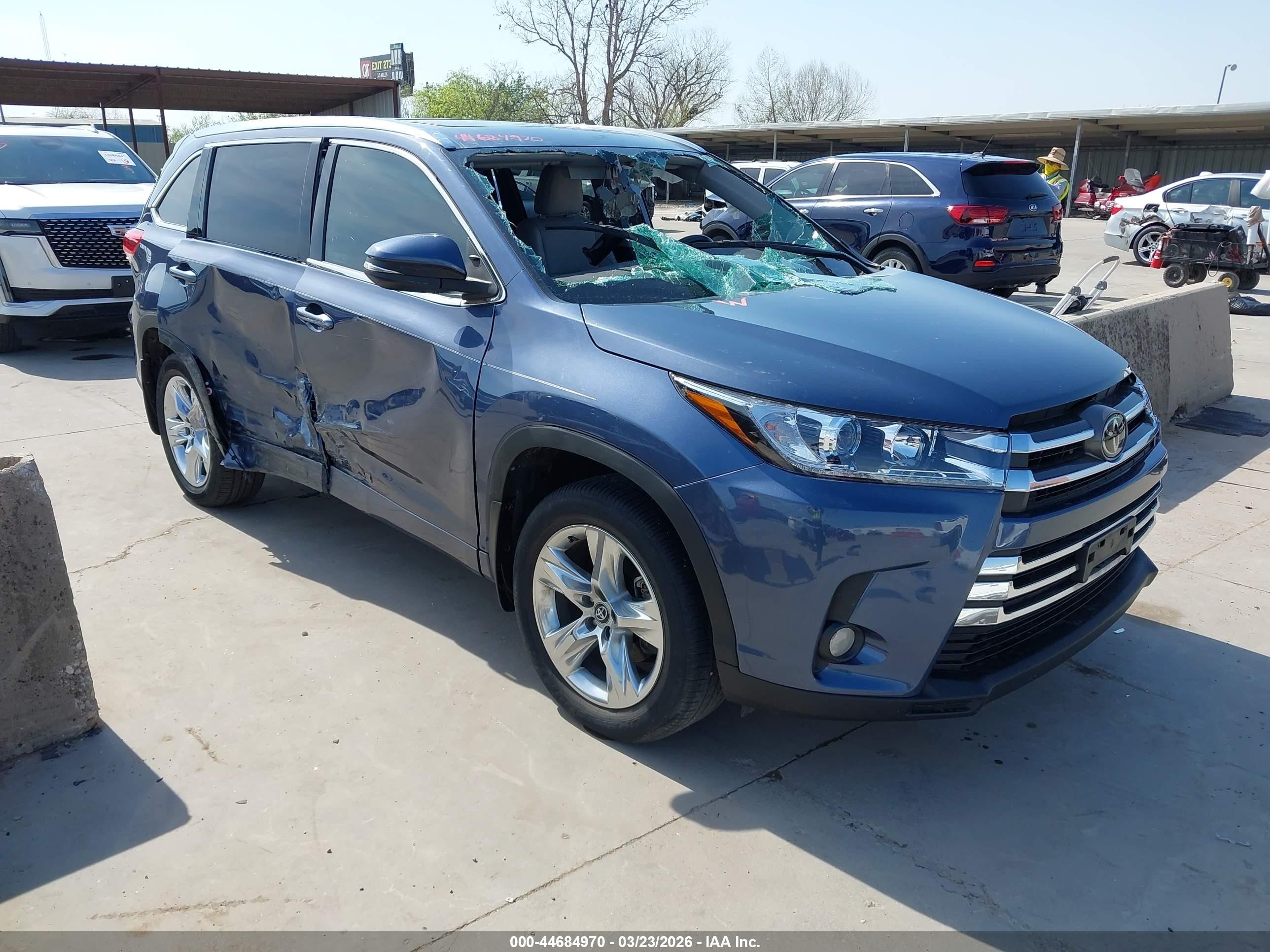 2018 Toyota Highlander Limited, VIN 5TDYZRFH3JS280232 — Rollover