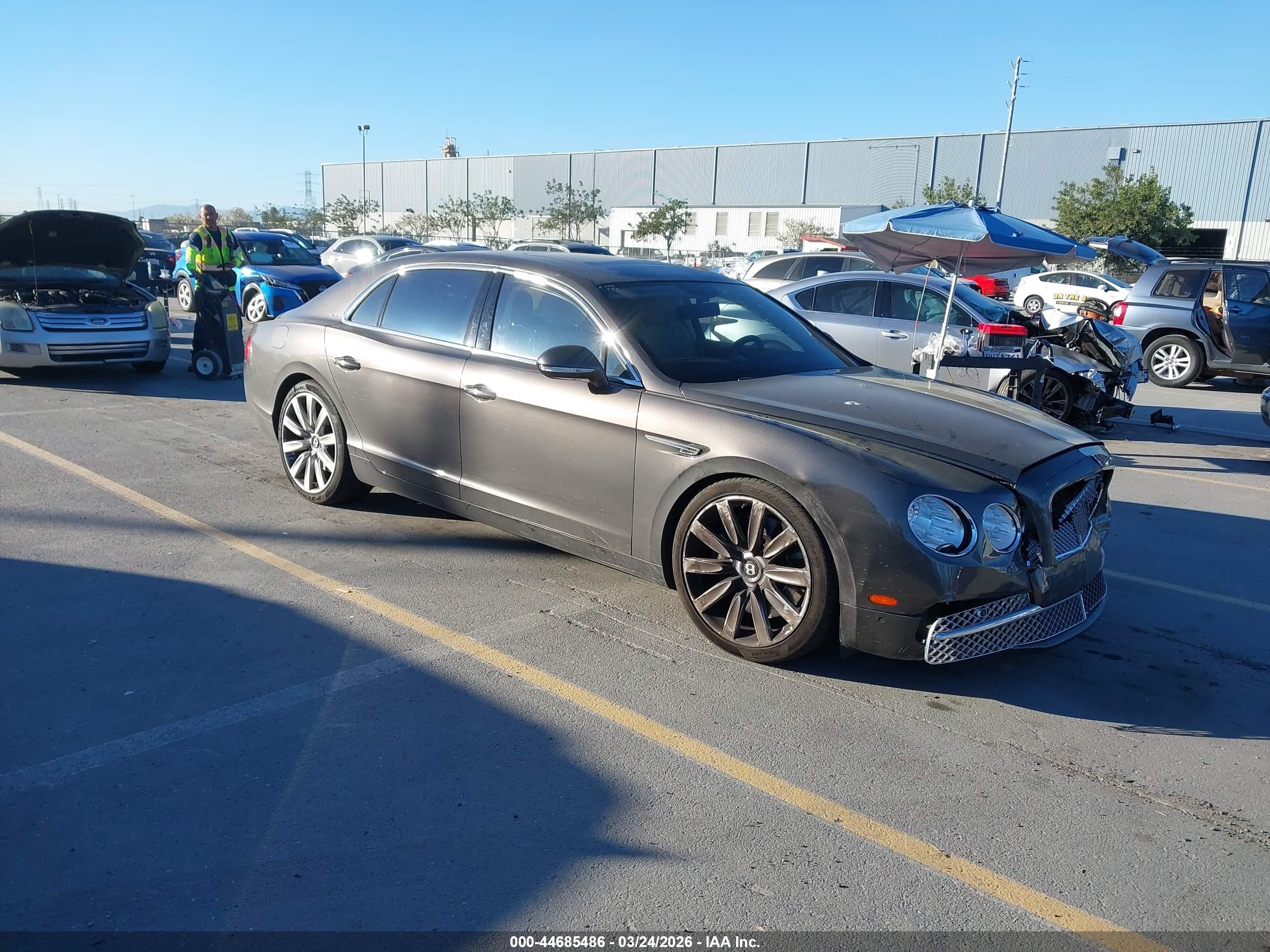 2015 Bentley Flying Spur, VIN SCBEC9ZA4FC041366 — Front end