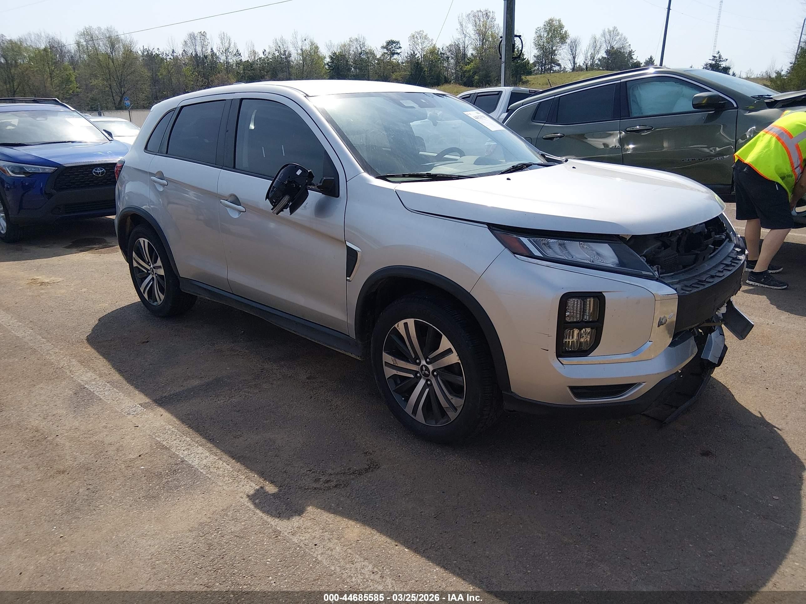 2020 Mitsubishi Outlander ES, VIN JA4AR3AU8LU010859 — Front end