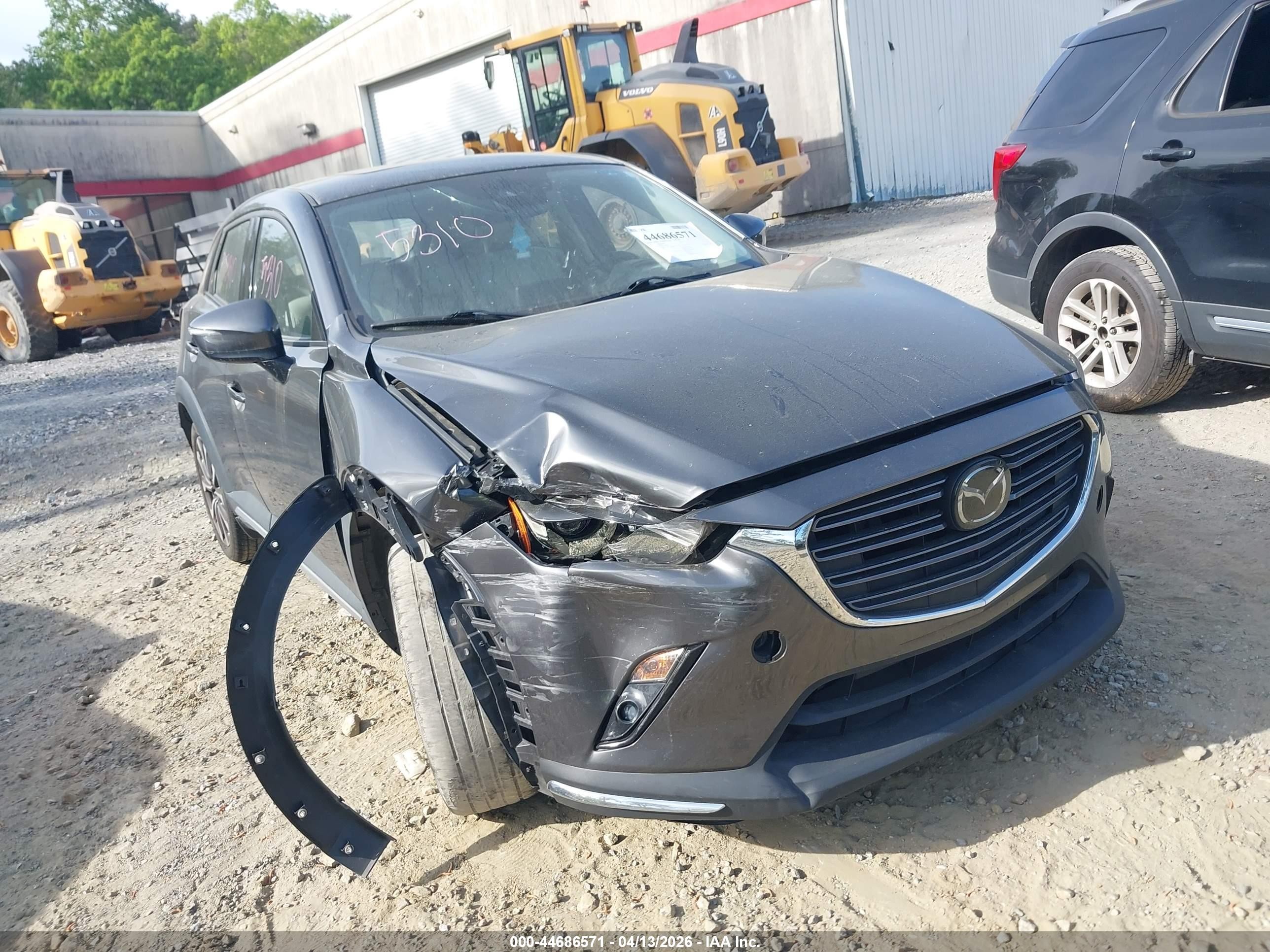 2019 Mazda CX-3 Grand Touring, VIN JM1DKDD75K0418518 — Front end