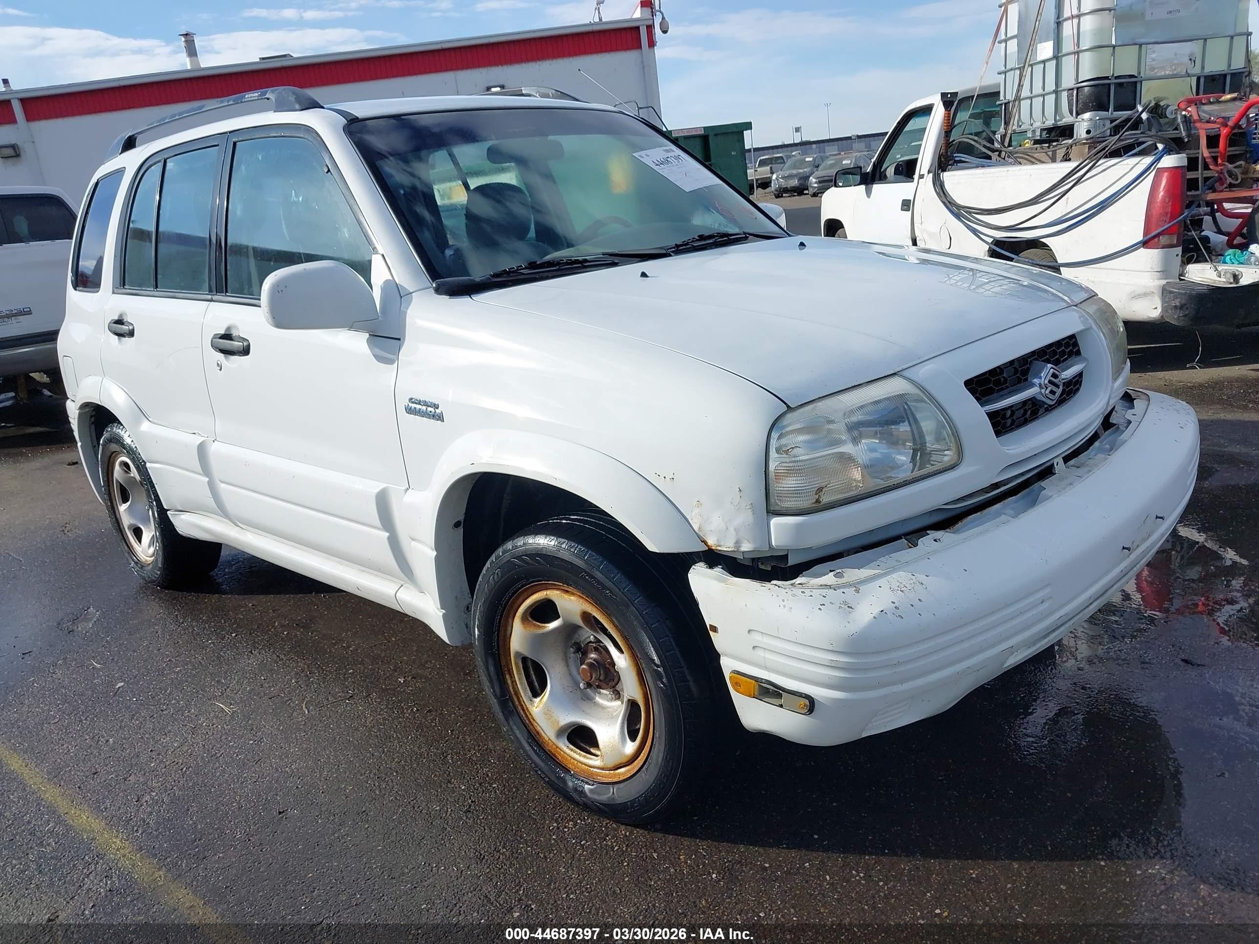 2000 Suzuki Grand Vitara JLX, VIN JS3TD62V6Y4119304 — Front end