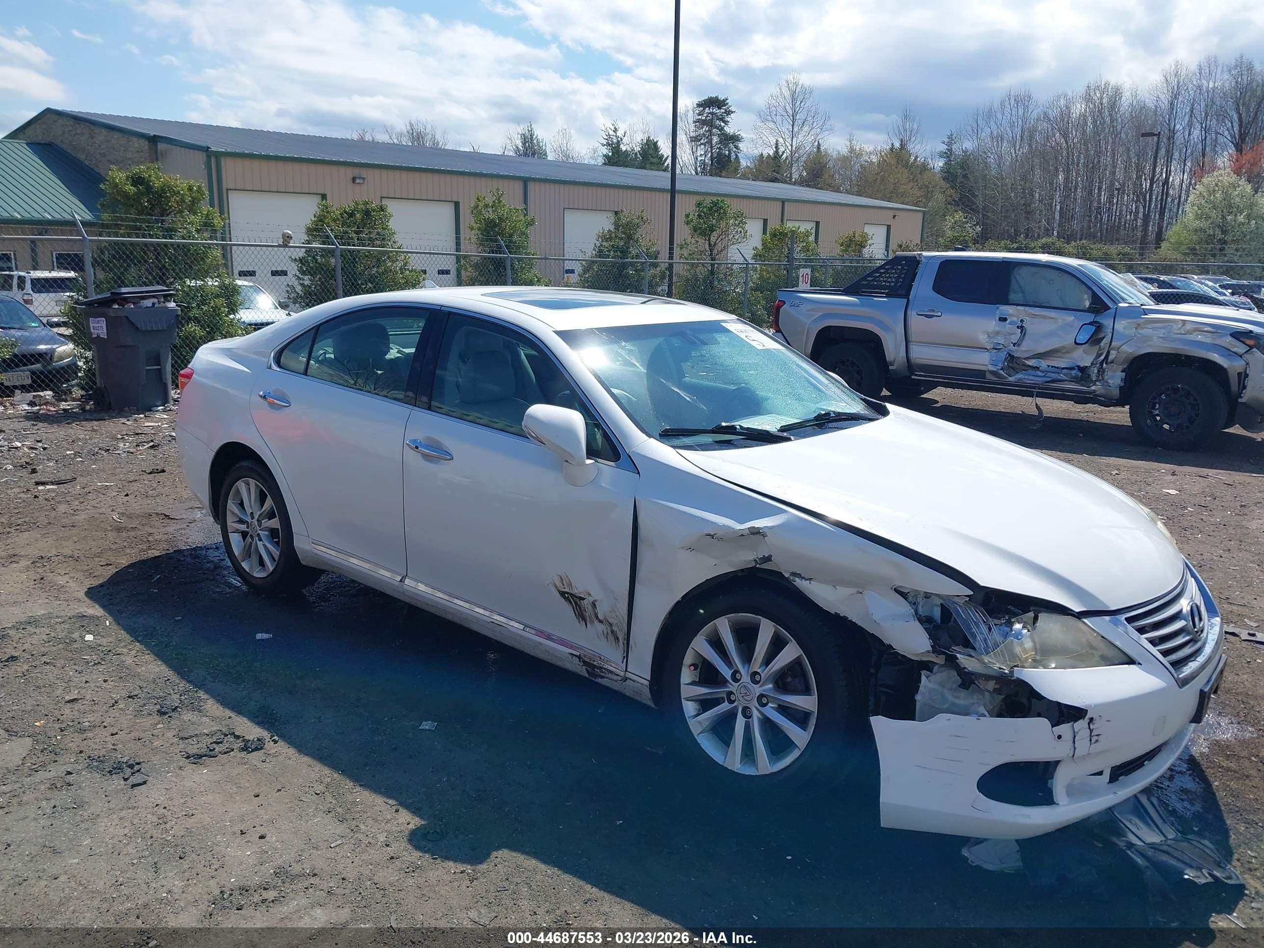 2012 Lexus ES 330, VIN JTHBK1EG6C2473200 — Front end