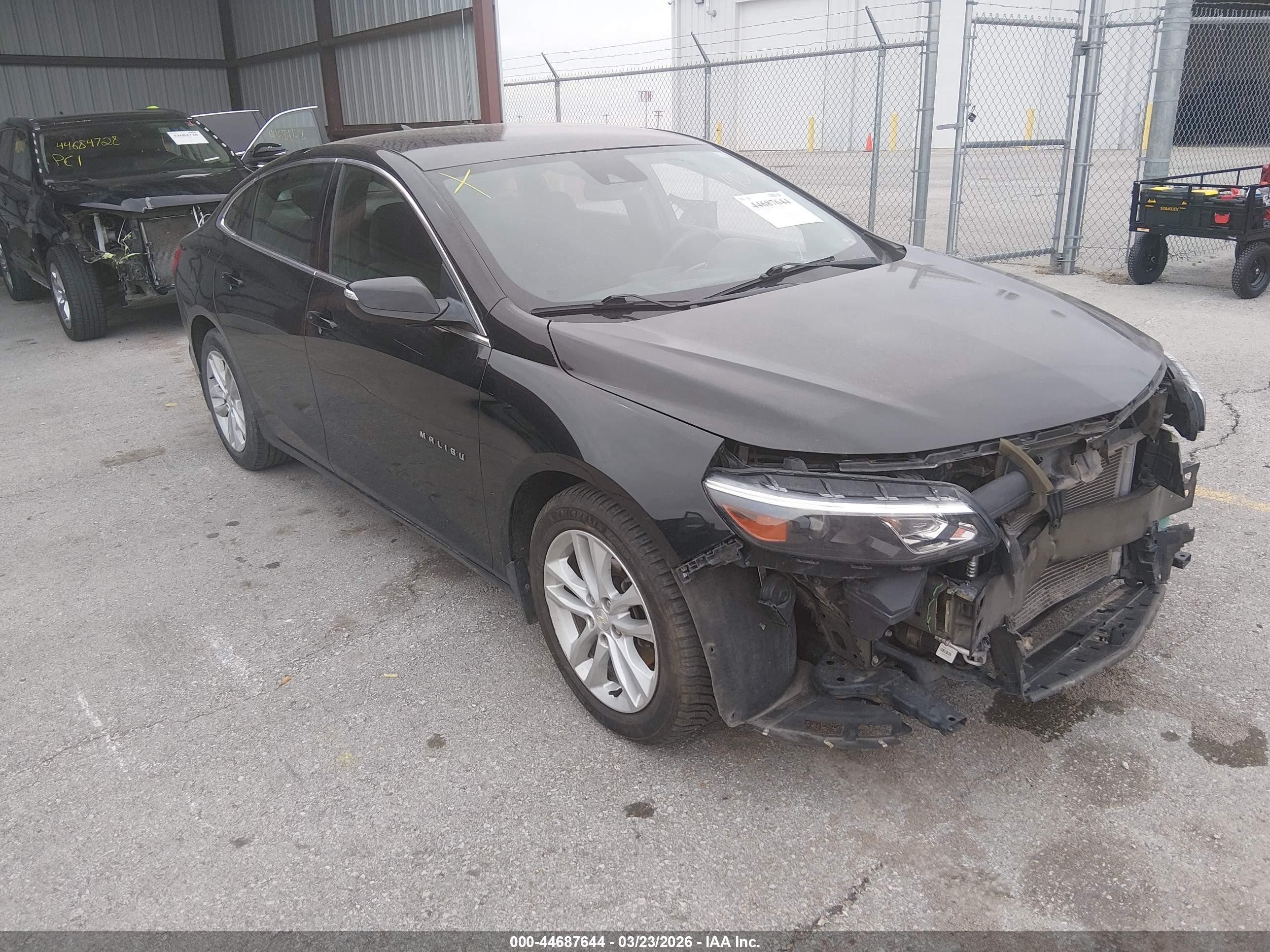 2017 Chevrolet Malibu LT, VIN 1G1ZE5ST8HF195912 — Front end