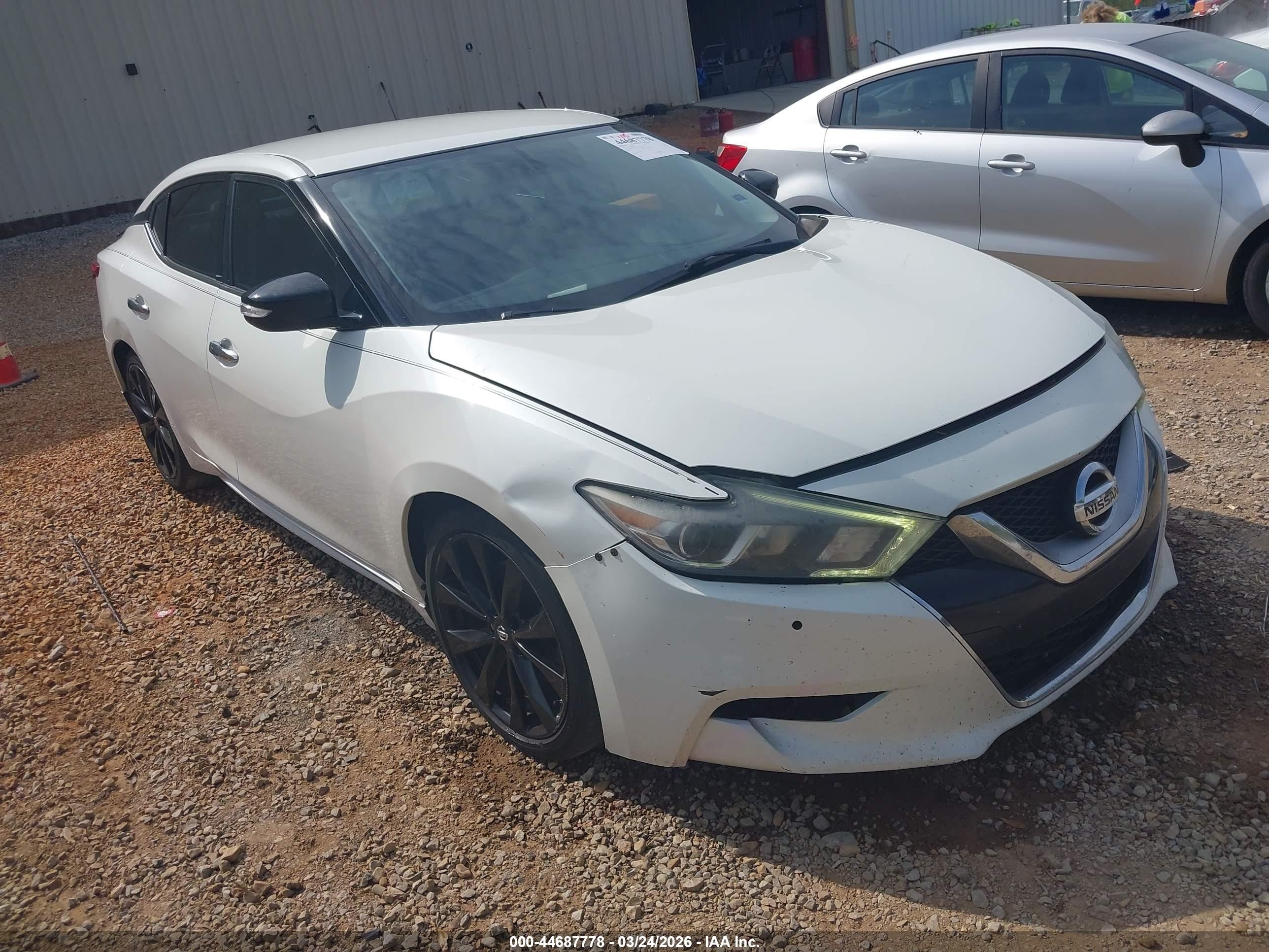 2017 Nissan Maxima S, VIN 1N4AA6AP2HC451348 — Бок