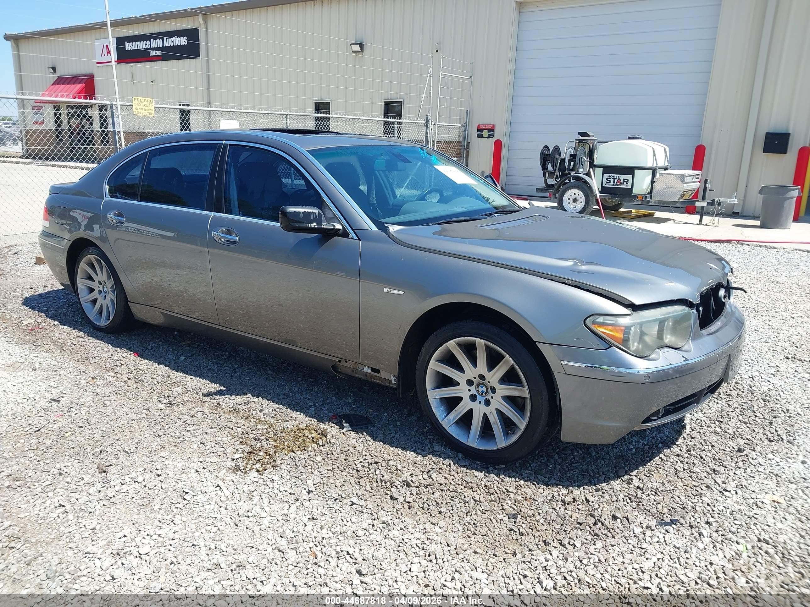 2005 BMW 7 Series 745Li, VIN WBAGN63585DS60251 — Front end