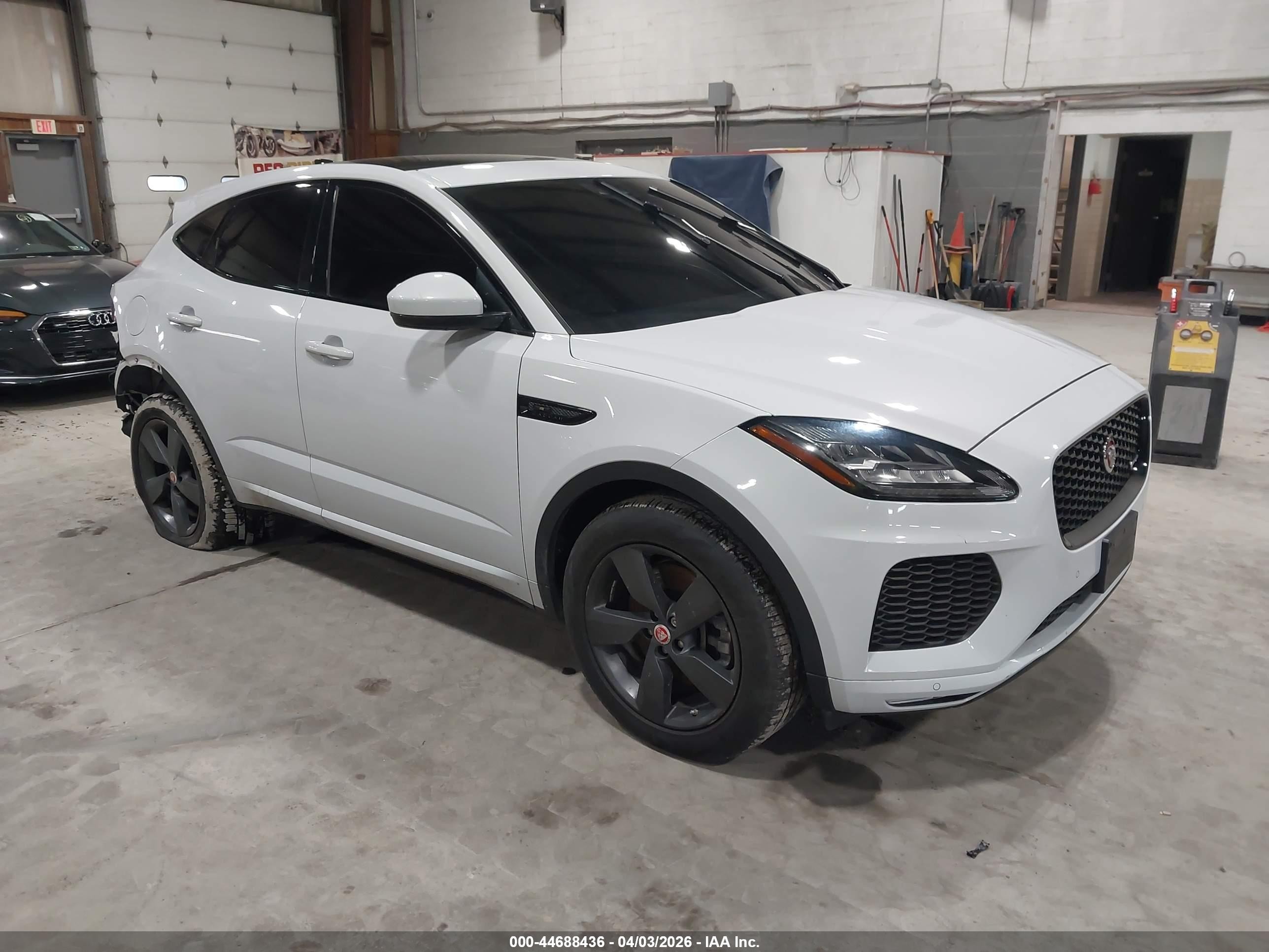 2020 Jaguar E-Pace Checkered Flag Edition, VIN SADF12FX8L1Z79356 — Зад
