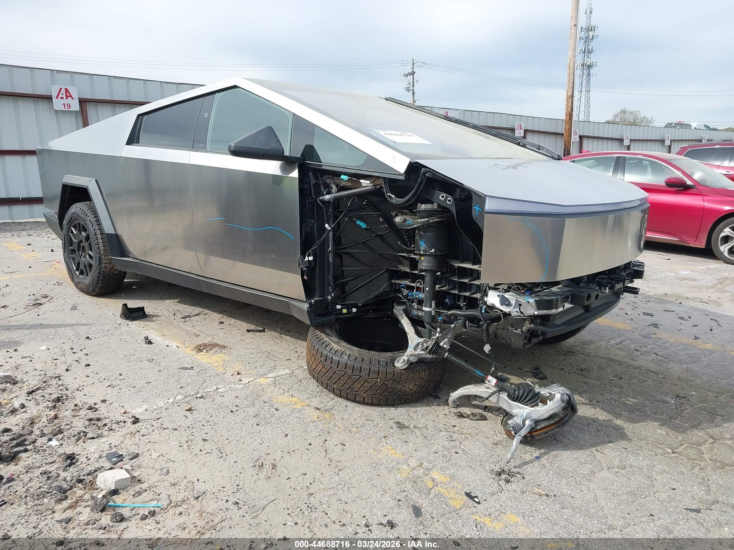 2025 Tesla Cybertruck Cyberbeast, VIN 7G2CEHEE9SA075540 — Front end