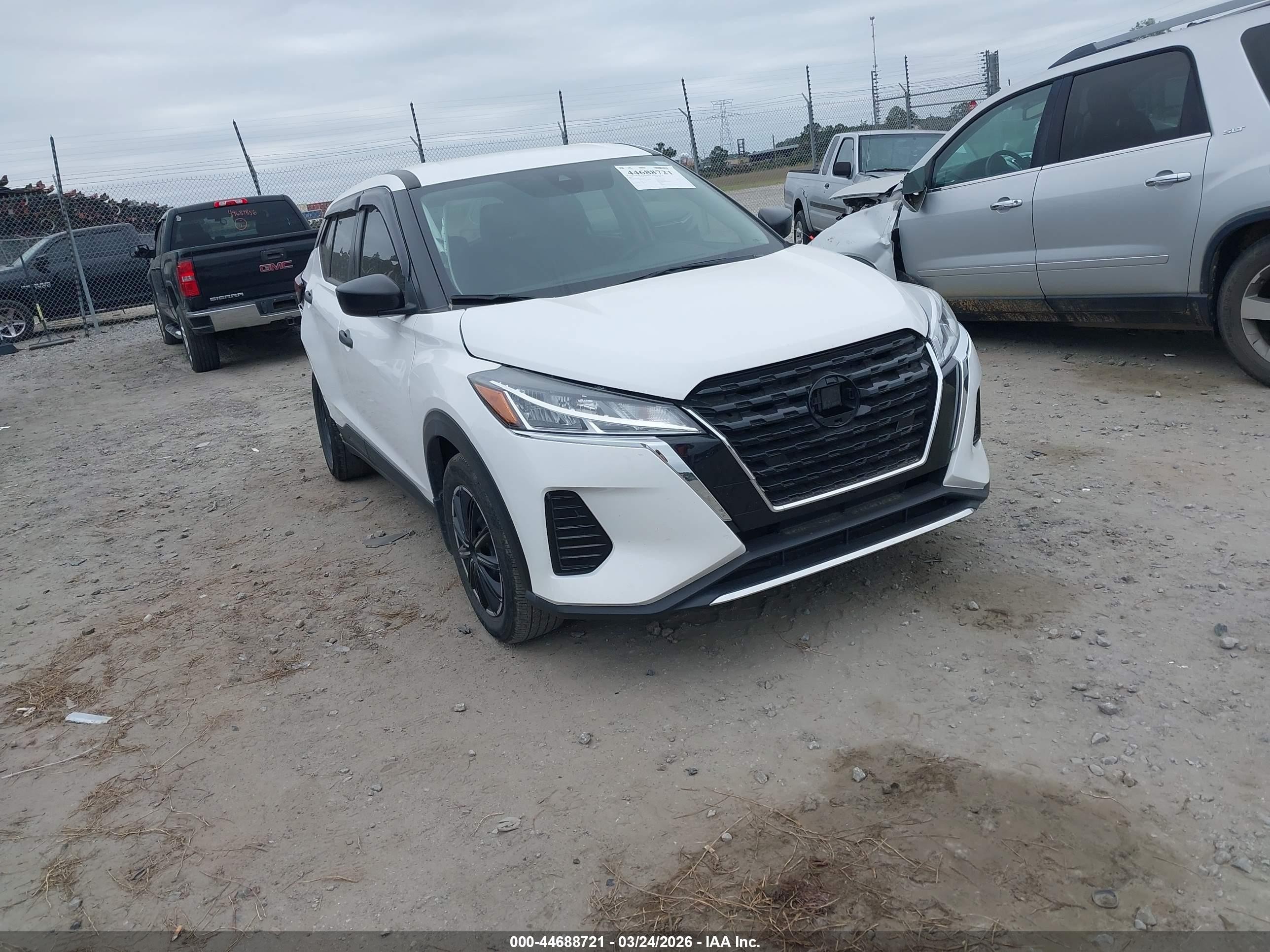 2024 Nissan Kicks S, VIN 3N1CP5BV5RL568231 — Rear end